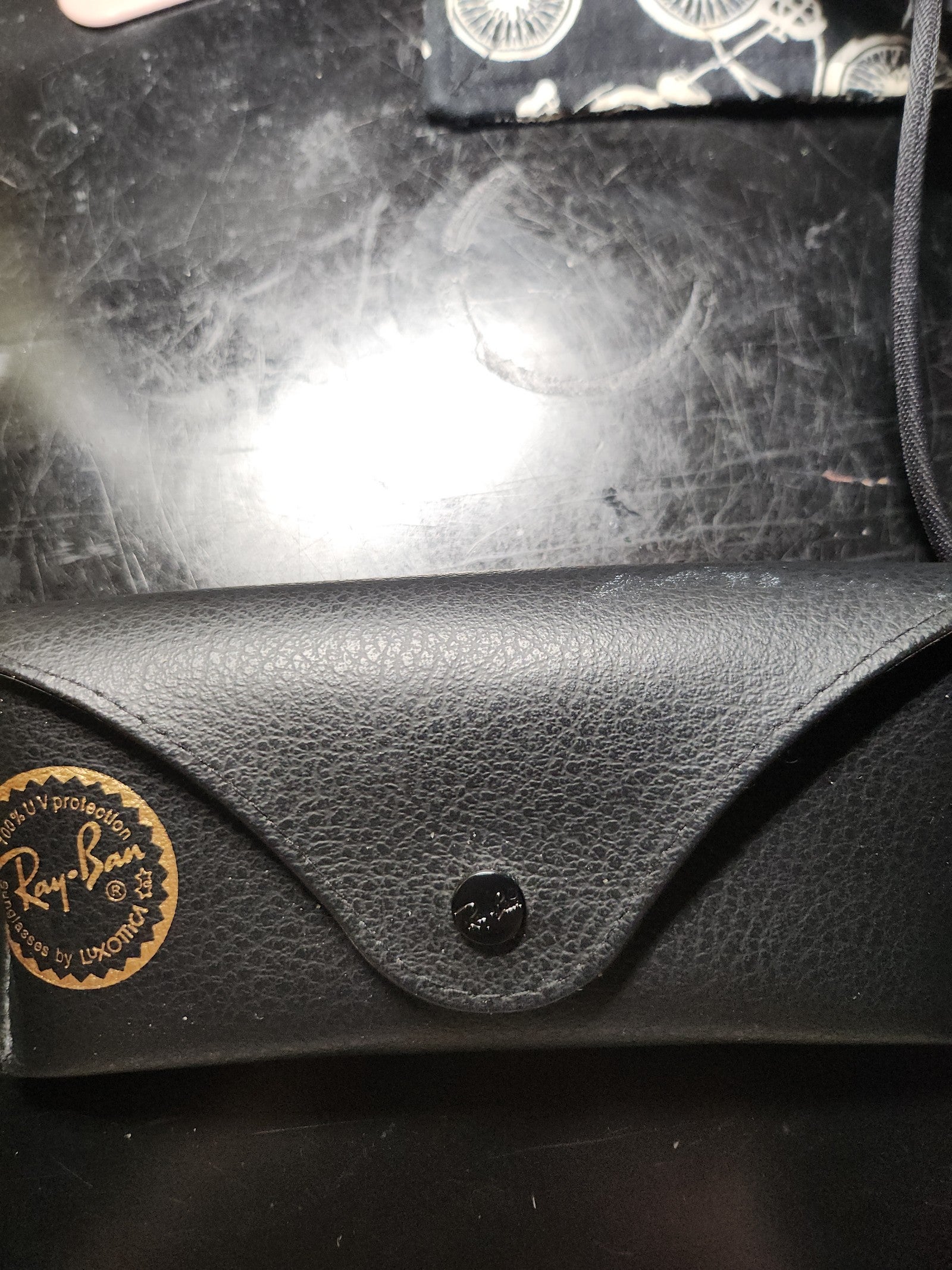 Ray-Ban sunglasses in fair condition. Will ship quik