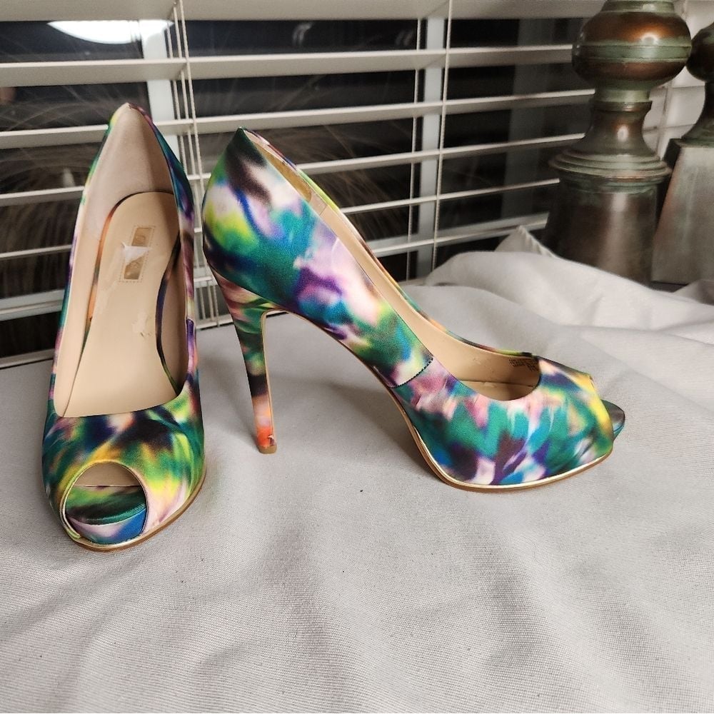 Guess Honora Womens Peep Toe Pump Hidden Platform Shoes High Heels Size 8