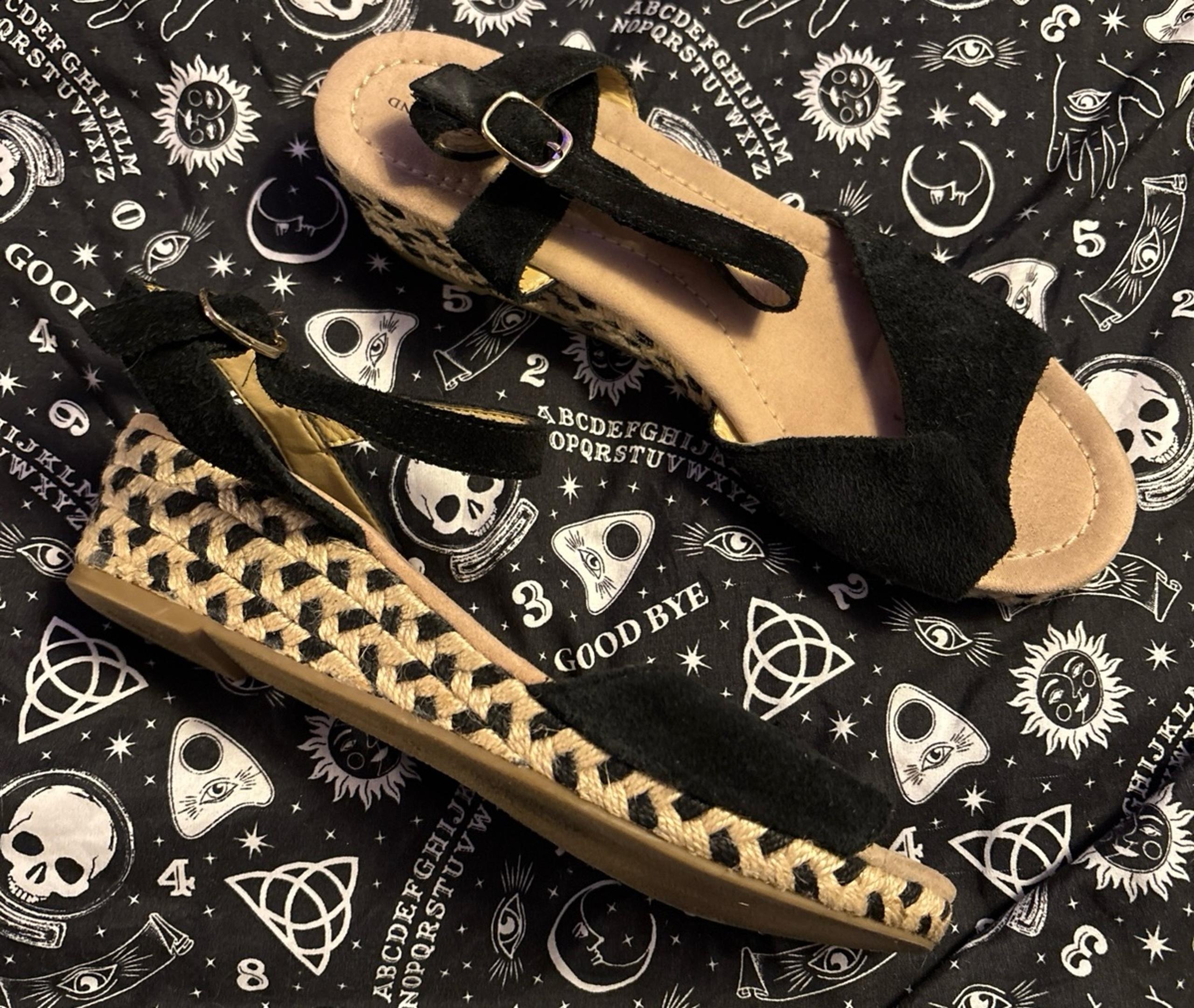 Lands’ End Women’s Black Suede Dotted Low Wedge Espadrille Sandals 8.5