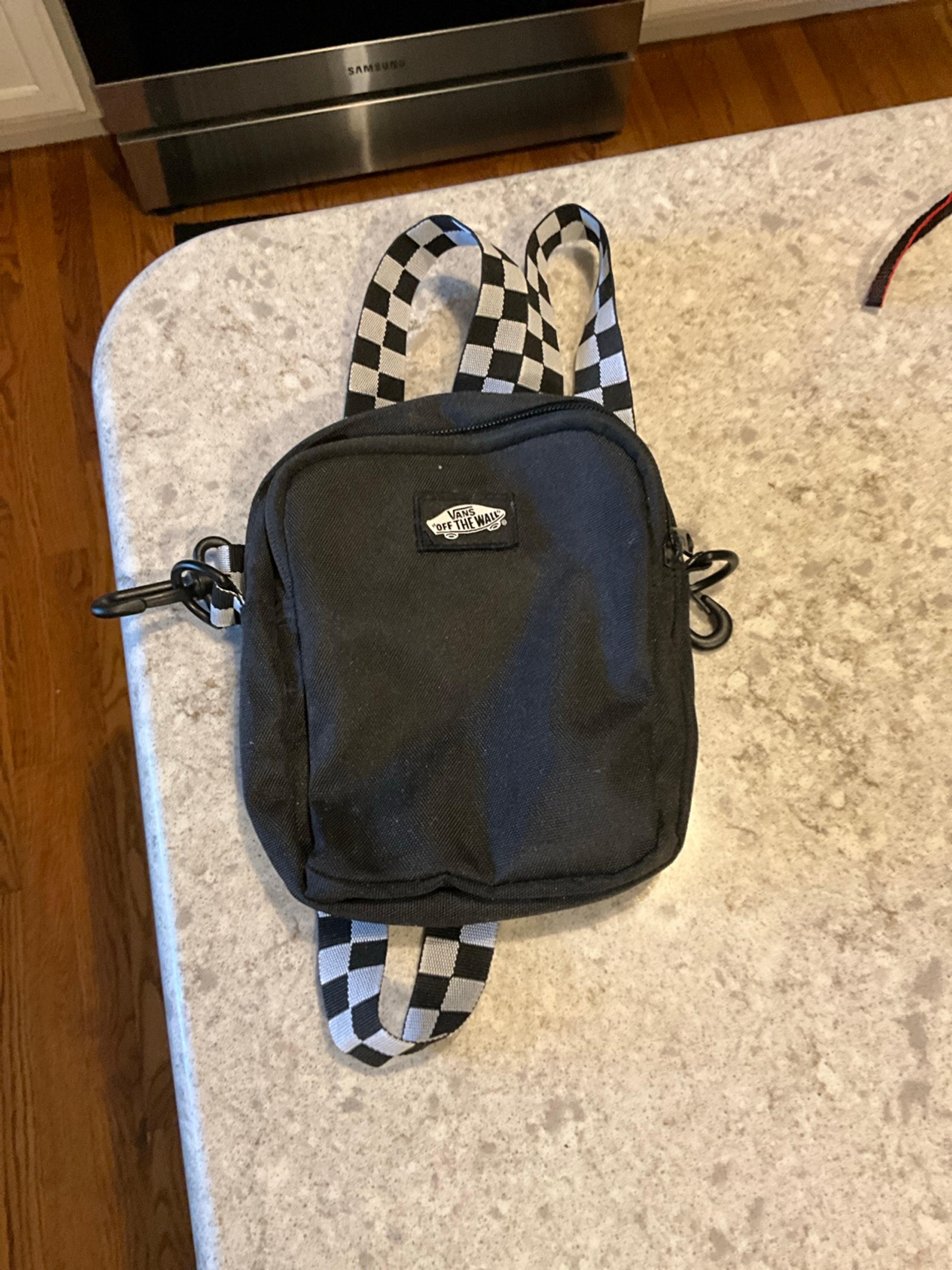 Vintage Vans “Off the Wall” skateboard side sling zip purse cross body like new