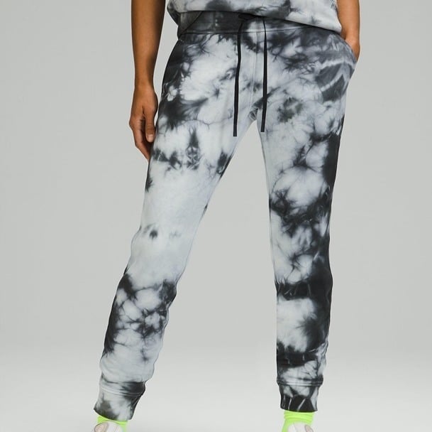 NWT NEW LULULEMON WARM DOWN JOGGER 28 Earth Dye Stone Size 2