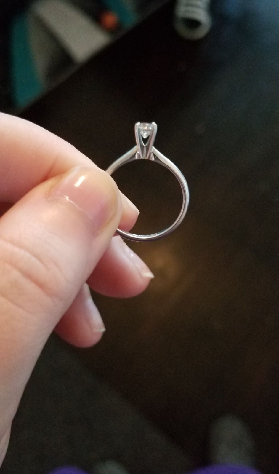 Round cut diamond ring