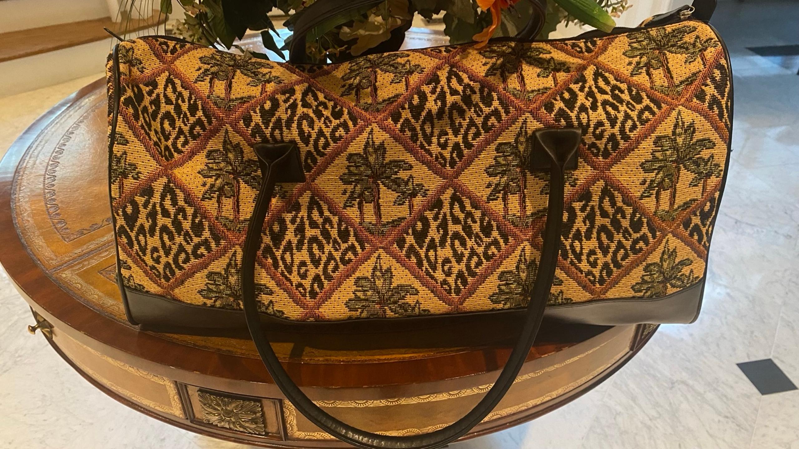 Signature Club A Hand Bag Overnight Purse Palm Tree Tapestry Shoulder Bag Beige
