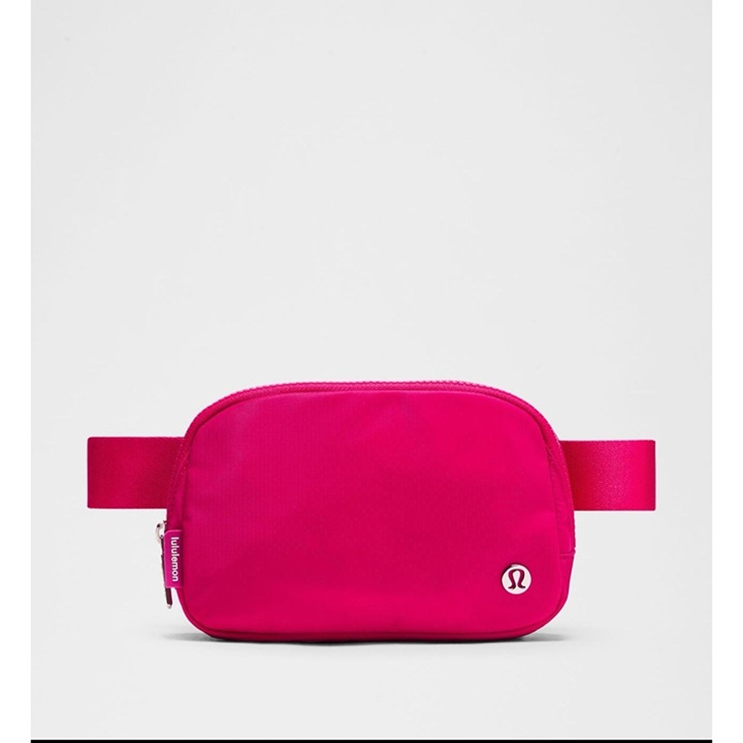 NWT Lululemon Sonic Pink Everywhere Belt Bag