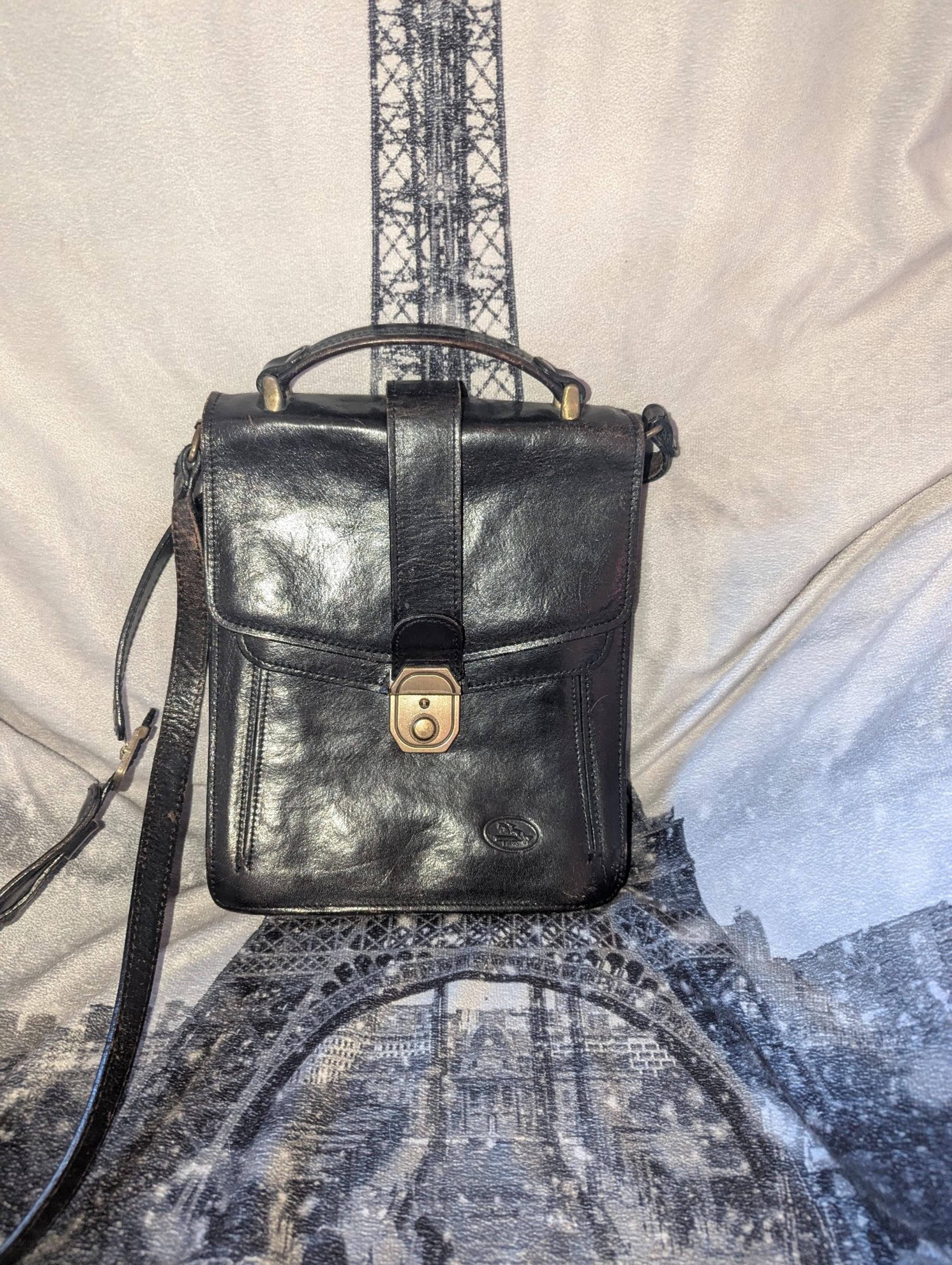 Vintage Longchamp crossbody/messenger bag
