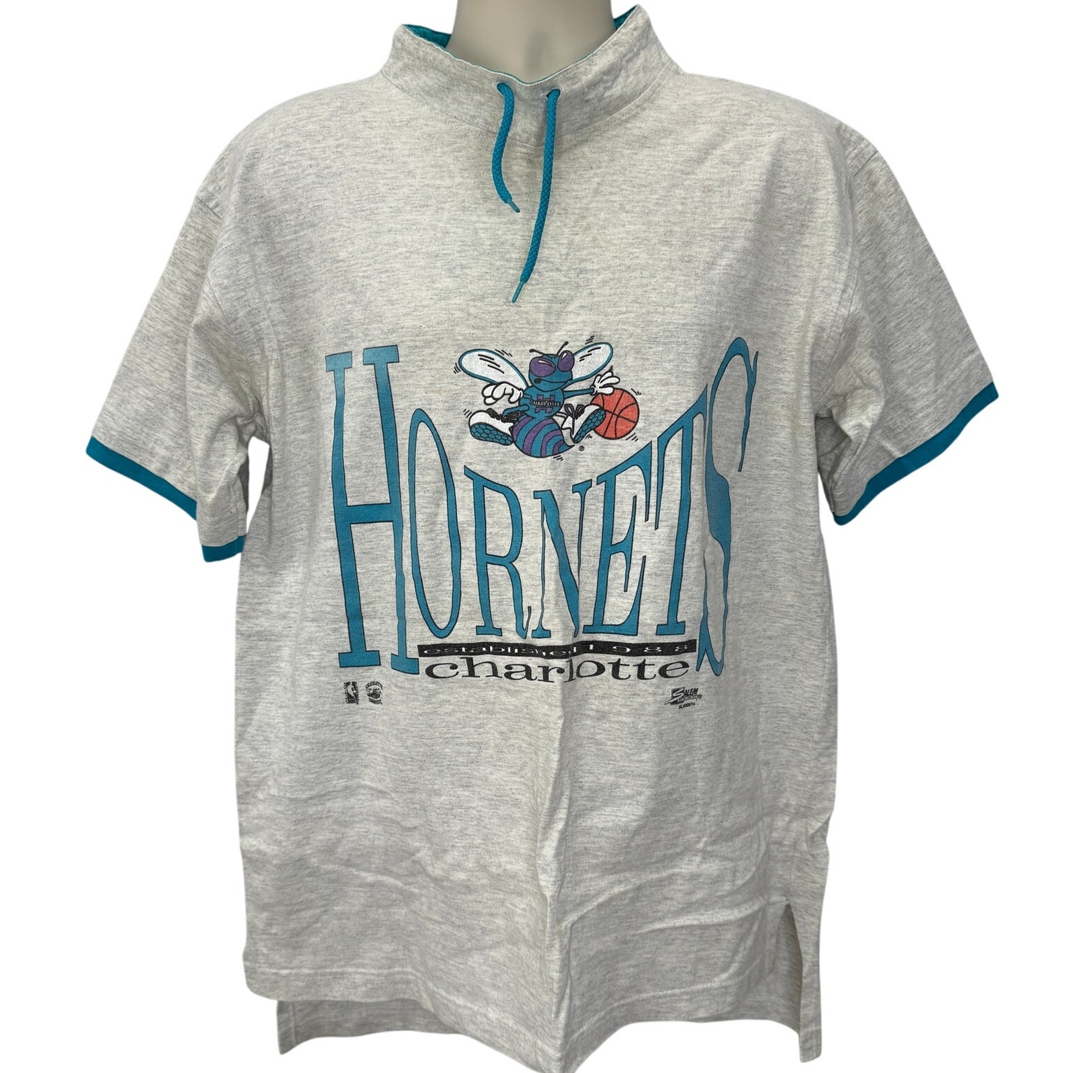Vintage Salem Sportswear Short Sleeve Tie Mock T-Shirt Charlotte Hornets Size L