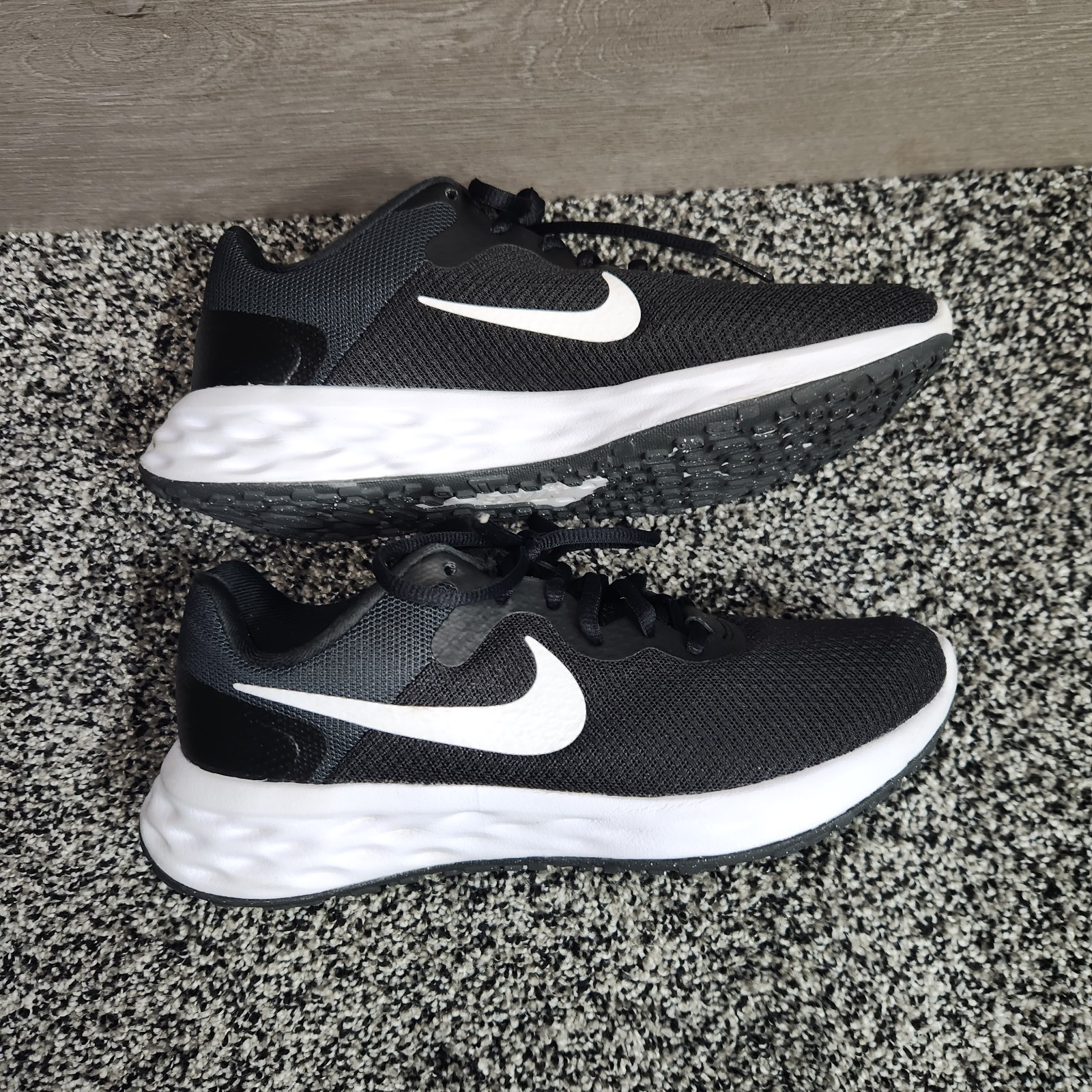 Women’s Nike Revolution 6 Road Running Shoe Sz 8 Athletic Sneakers Black & White