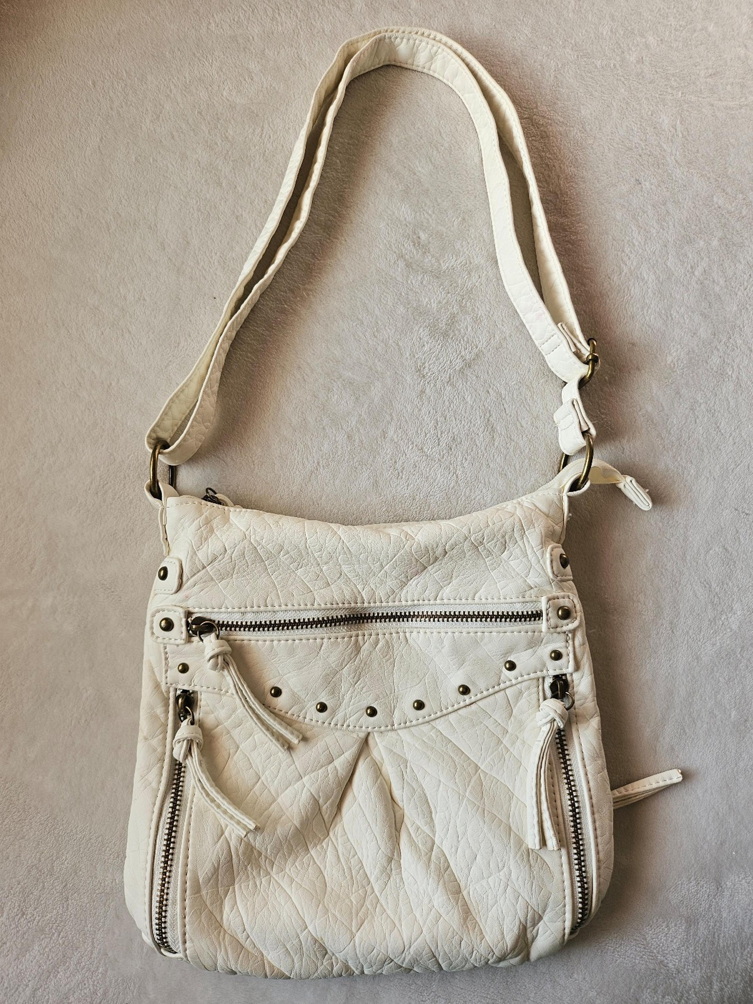 Cute 2000s Y2K Bueno White Faux Leather Side purse bag silver studded Cute