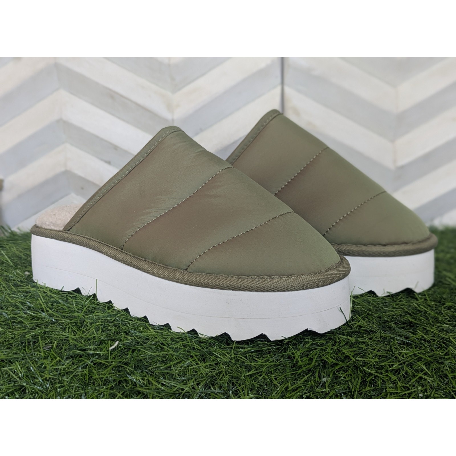 Anthropologie Maeve Moss Green Puffy Platform Shoes Slippers Size Med 8/9 Comfy