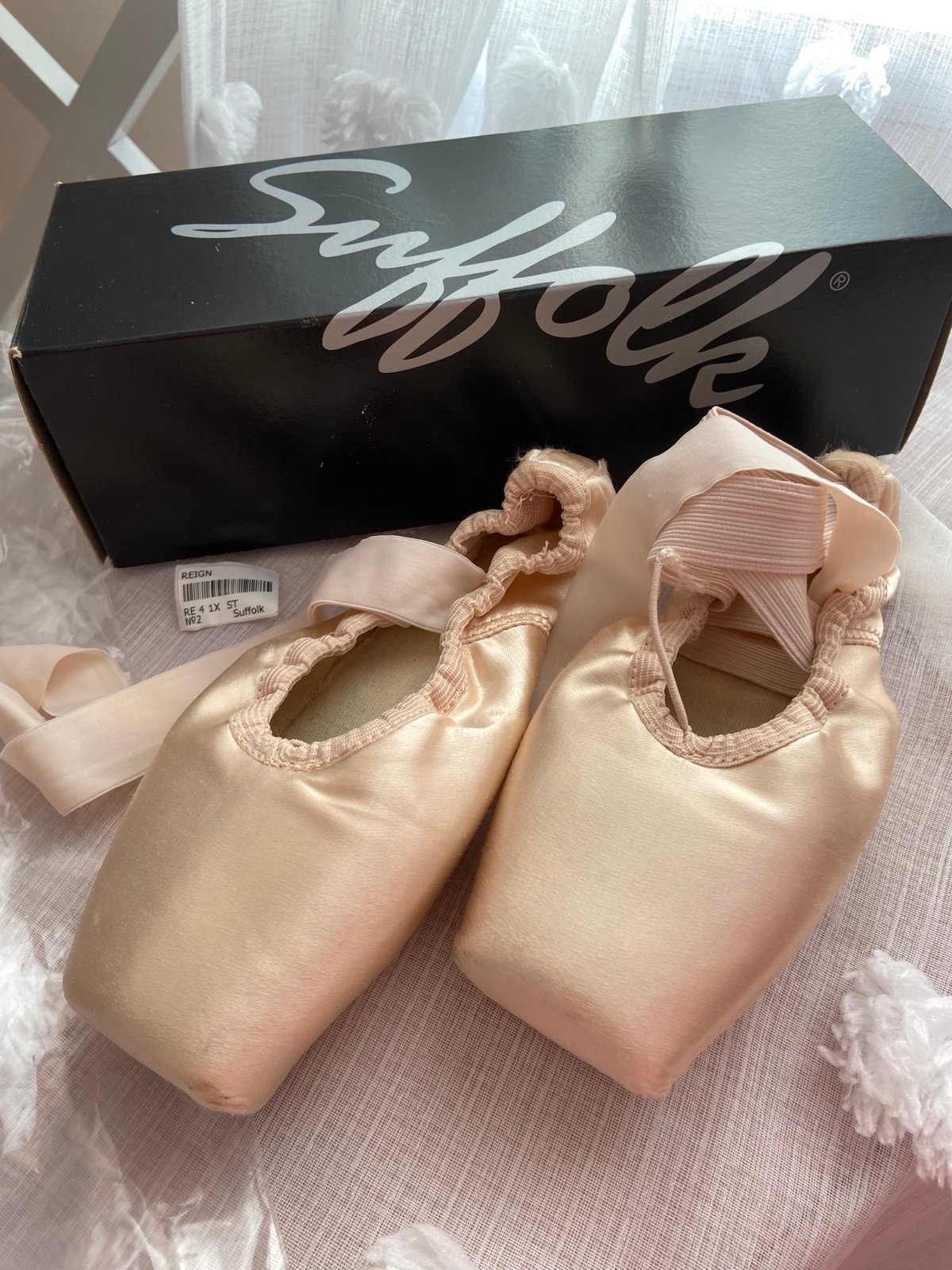 Suffolk Reign Pointe Shoes Size 4 1X Standard Shank R-Class Worn Once