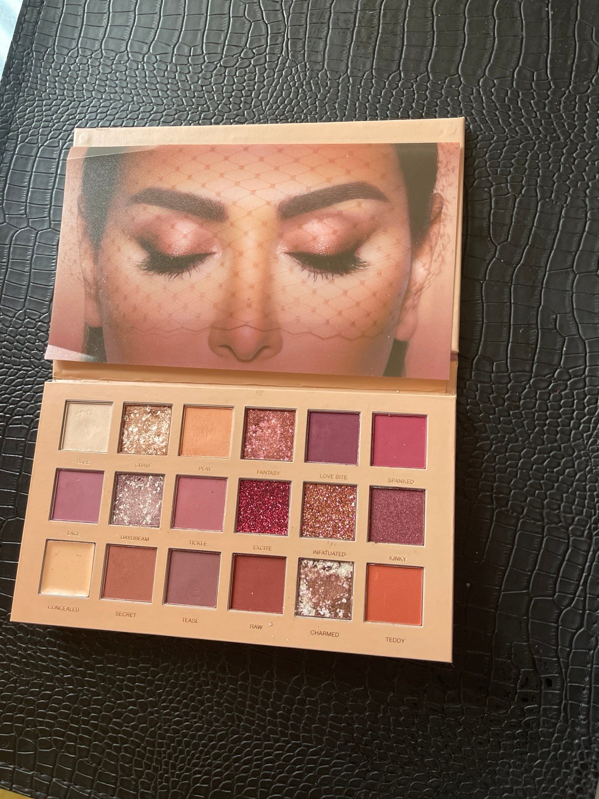 Huda Beauty Nude Palette