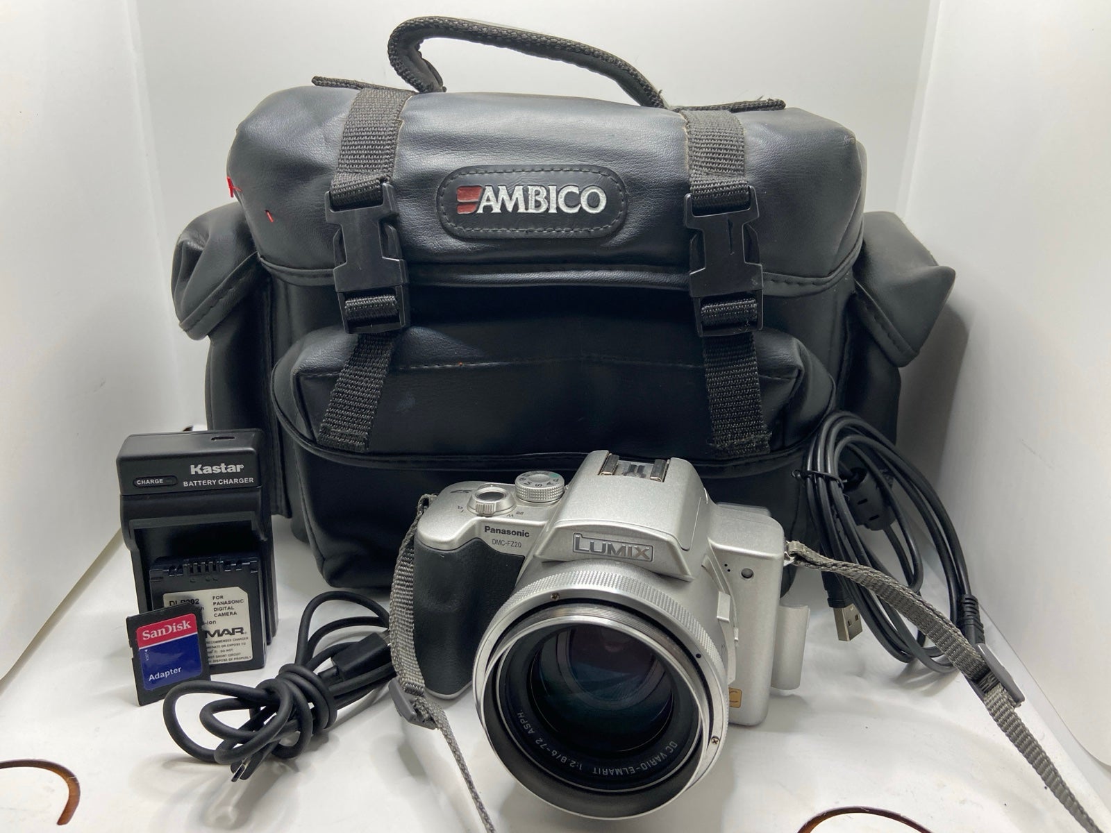 Panasonic Lumix DMC-FZ20 5-Megapixel Camera w/ Case, Data, Charger Tripiod,