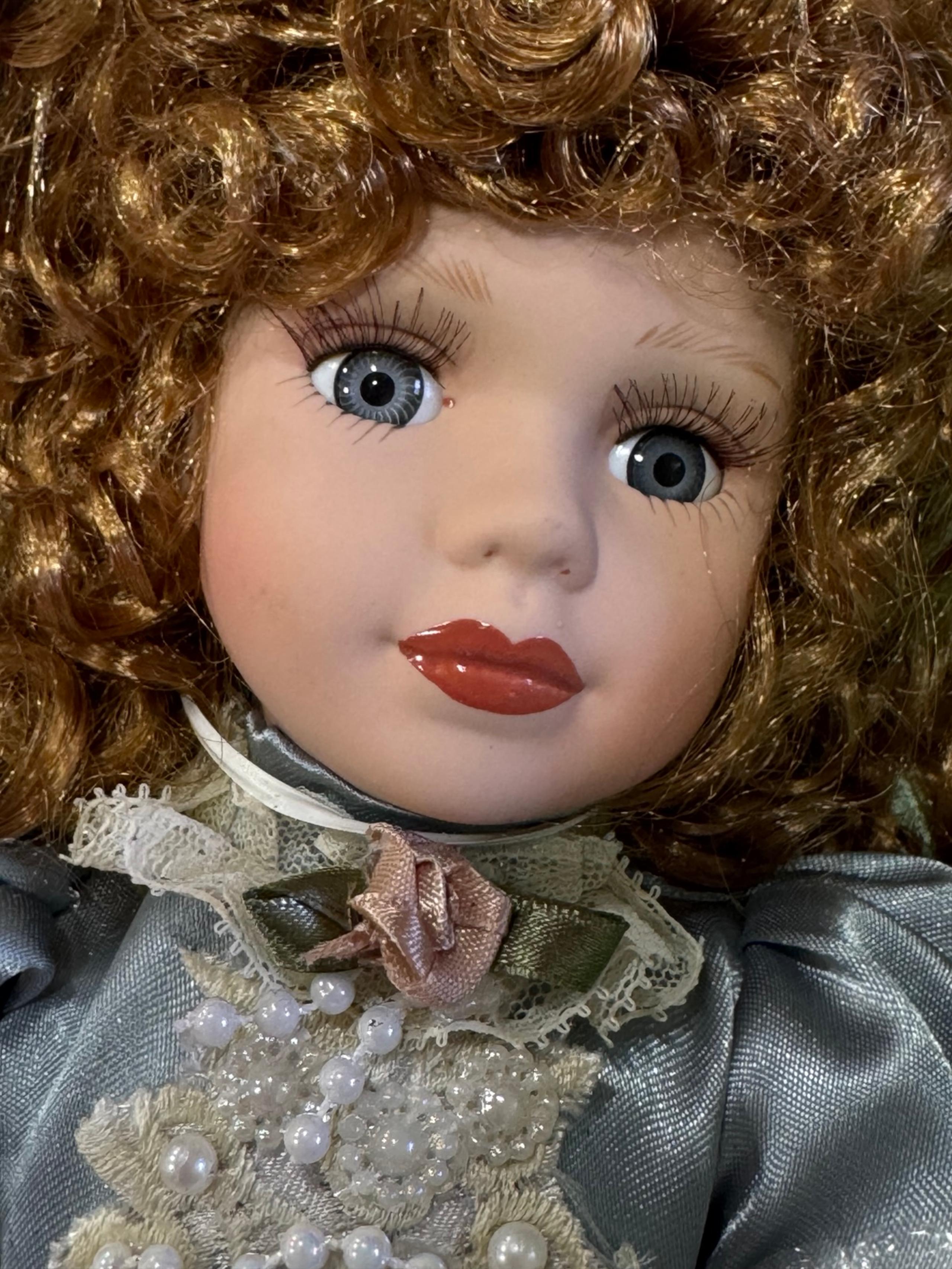 17" A Connoisseur Collection Porcelain Doll Hand Painted Seymour Mann Julia