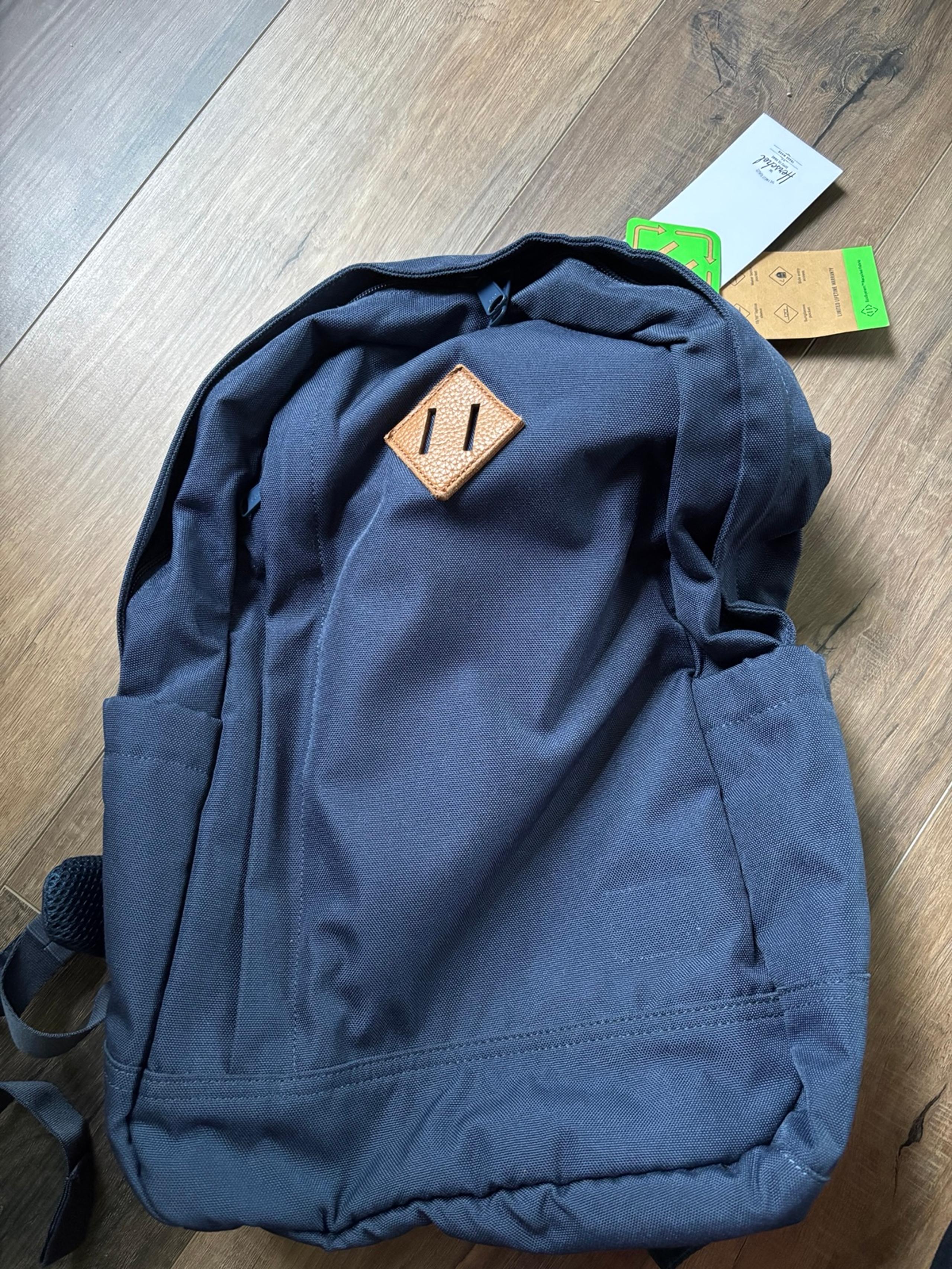 NWT Herschel supply co Seymour Backpack - 26L