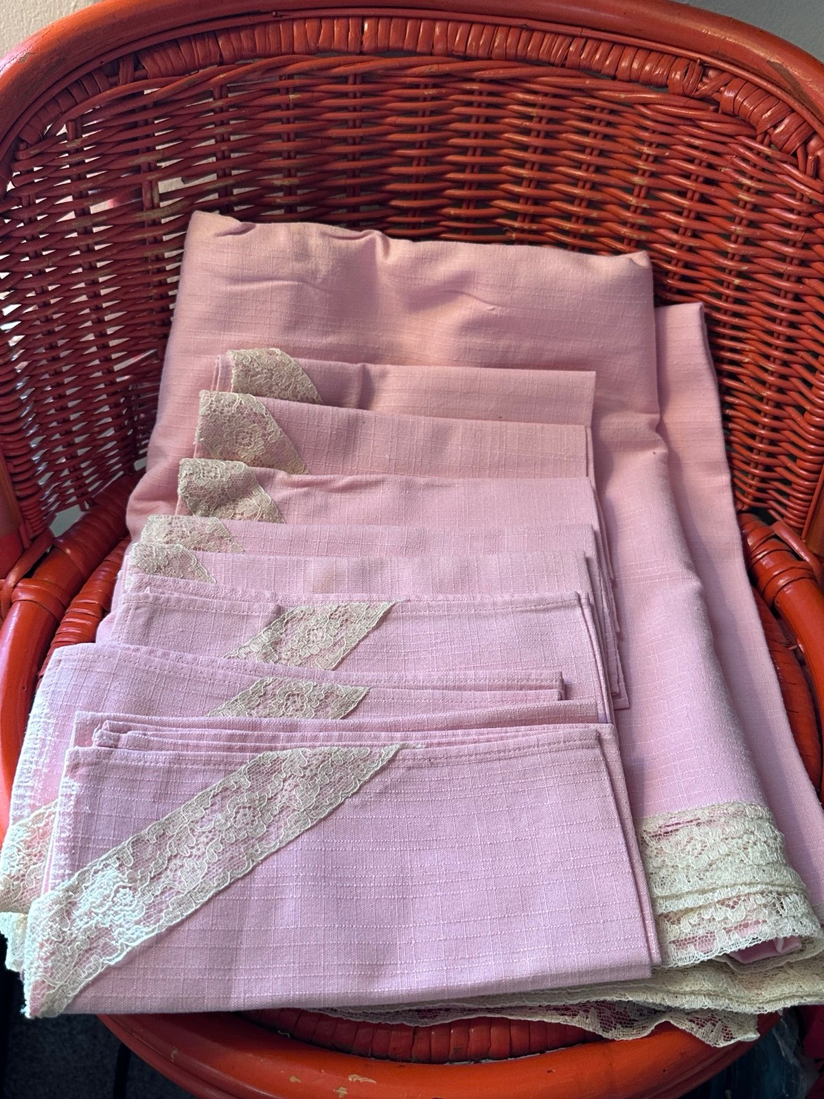 Mid Century Simtex Tablecloth /8 napkins Pink with lace Made in USA, 82/62 inch