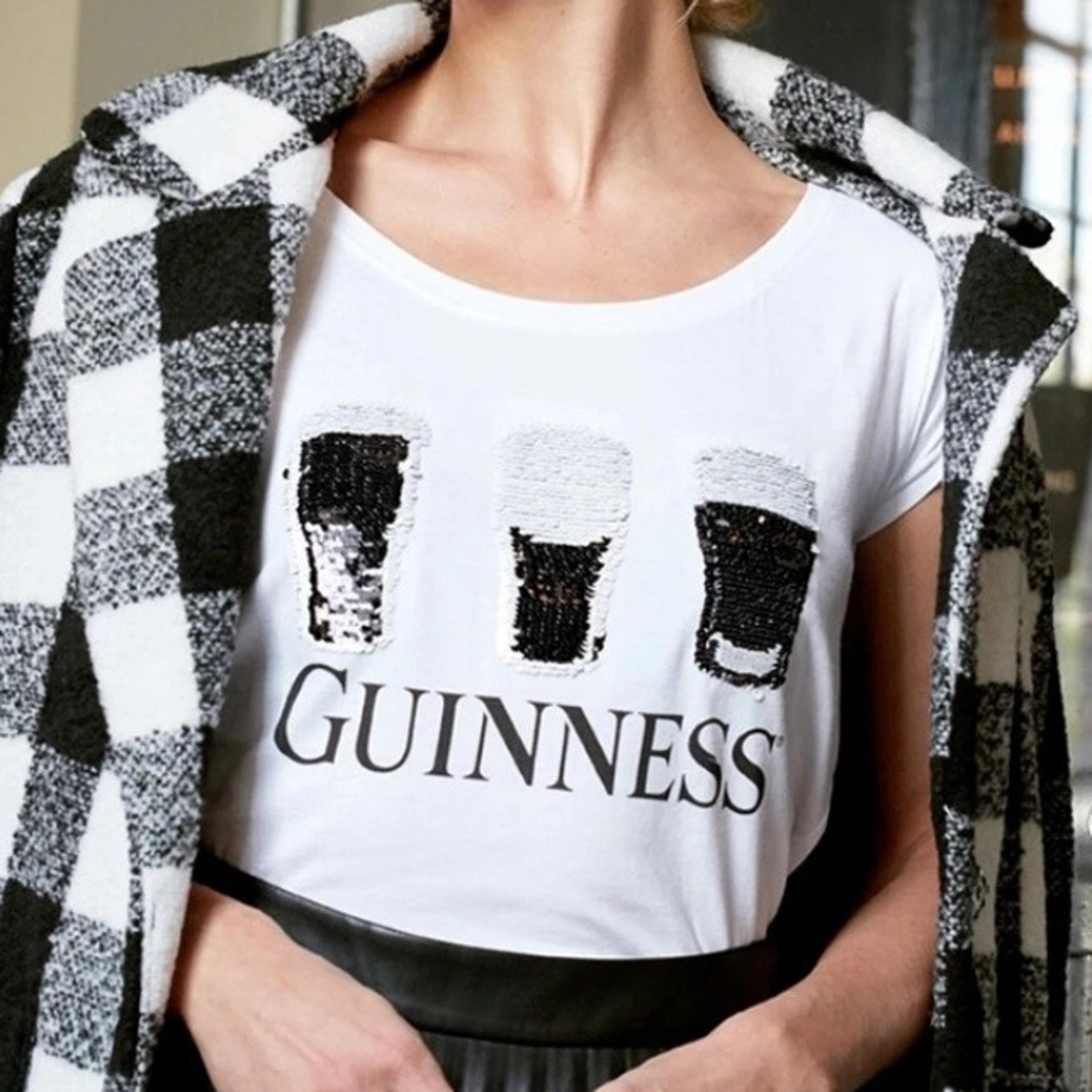 Guinness White Graphic Tee Two Way Sequins Ireland Beer T-Shirt Large Novelty