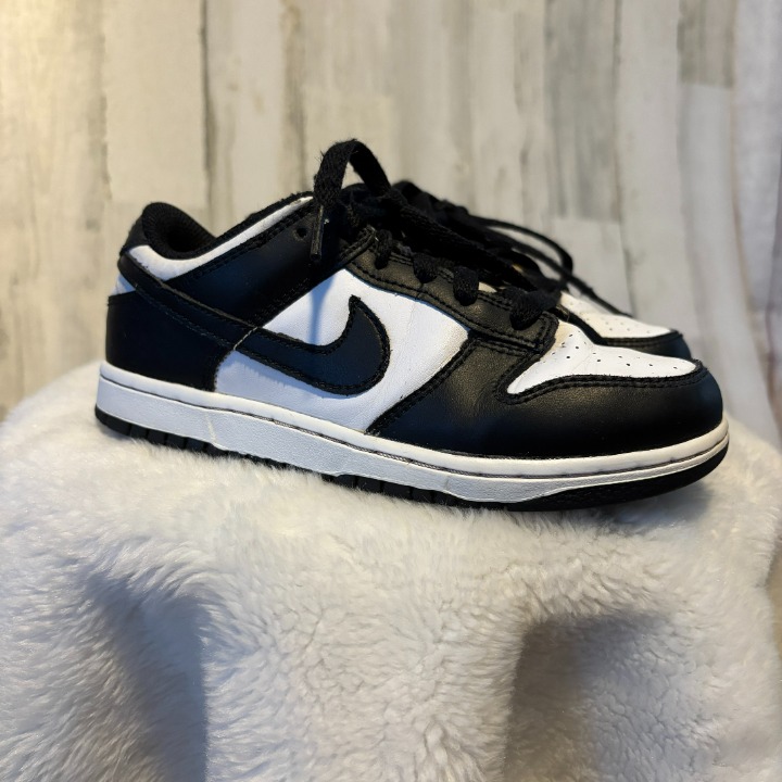 Nike Little Kids Size 1 Dunk Low Sneakers Black/White Panda Shoes Lace Up