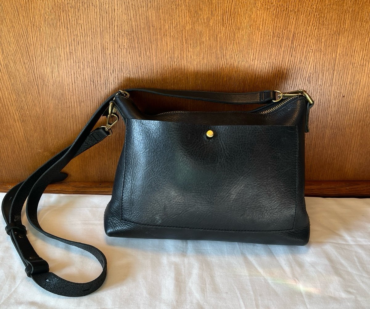 Madewell Transport leather Crossbody bag in black leather.
