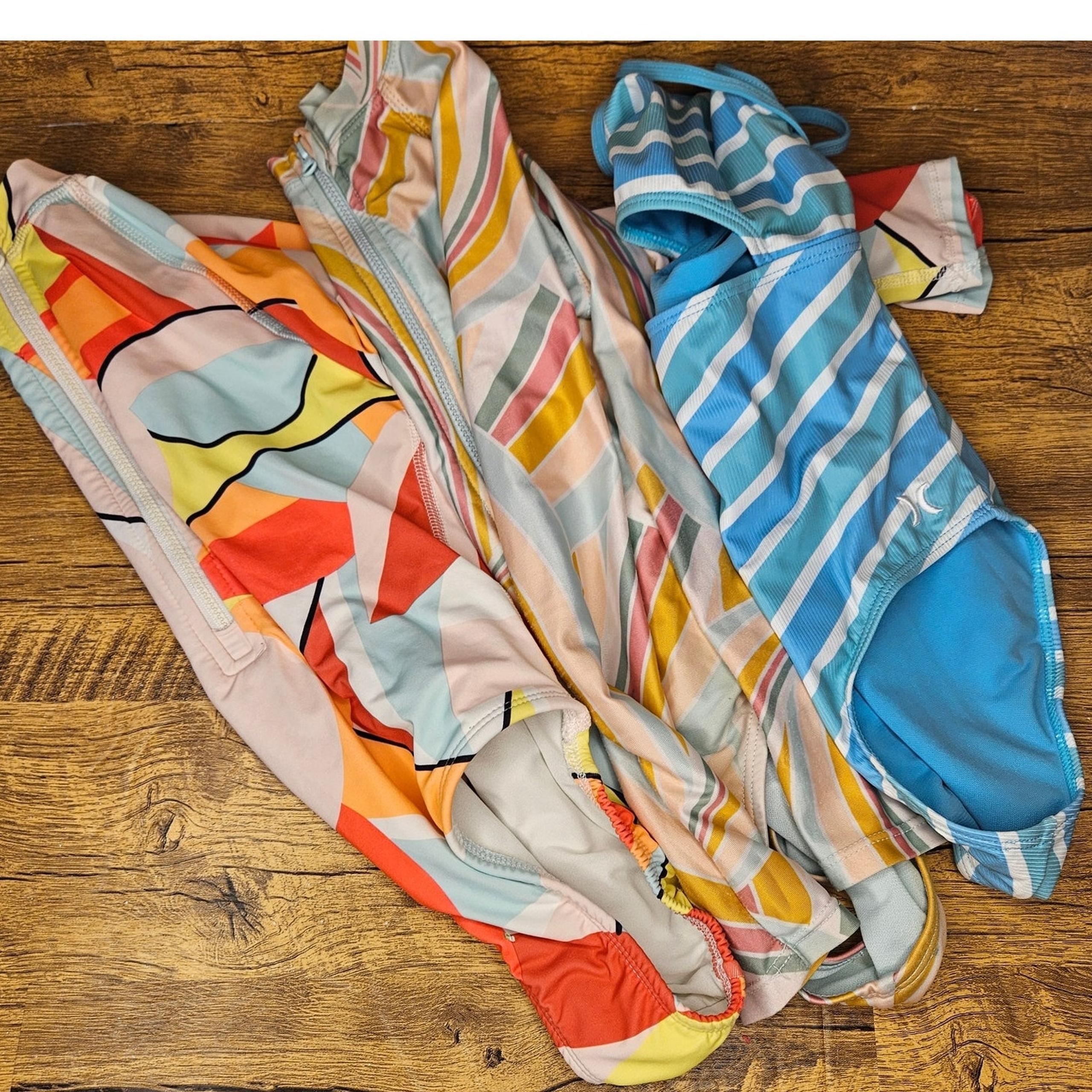 Girls sz 6 Long Sleeved Swim suit bathing suit
