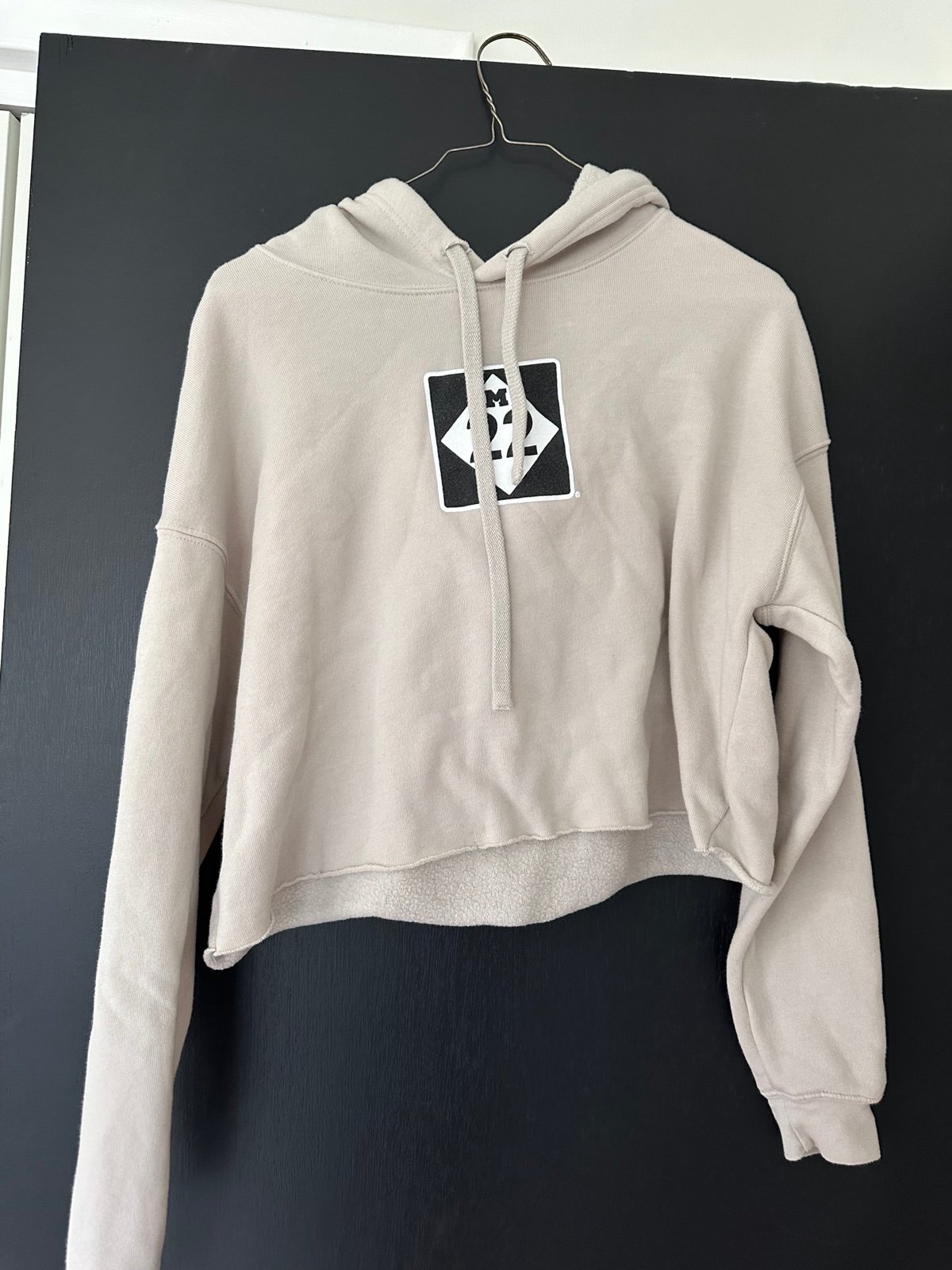 M22 Cropped Sweatshirt