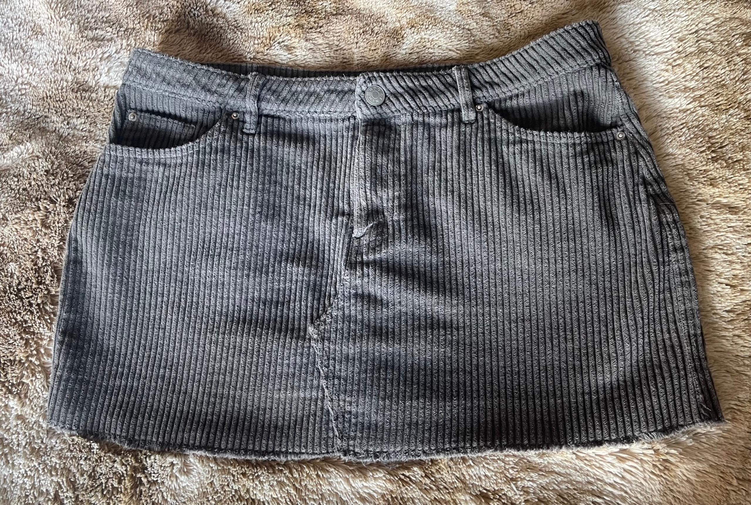 BDG Corduroy Mini Skirt sz lrg