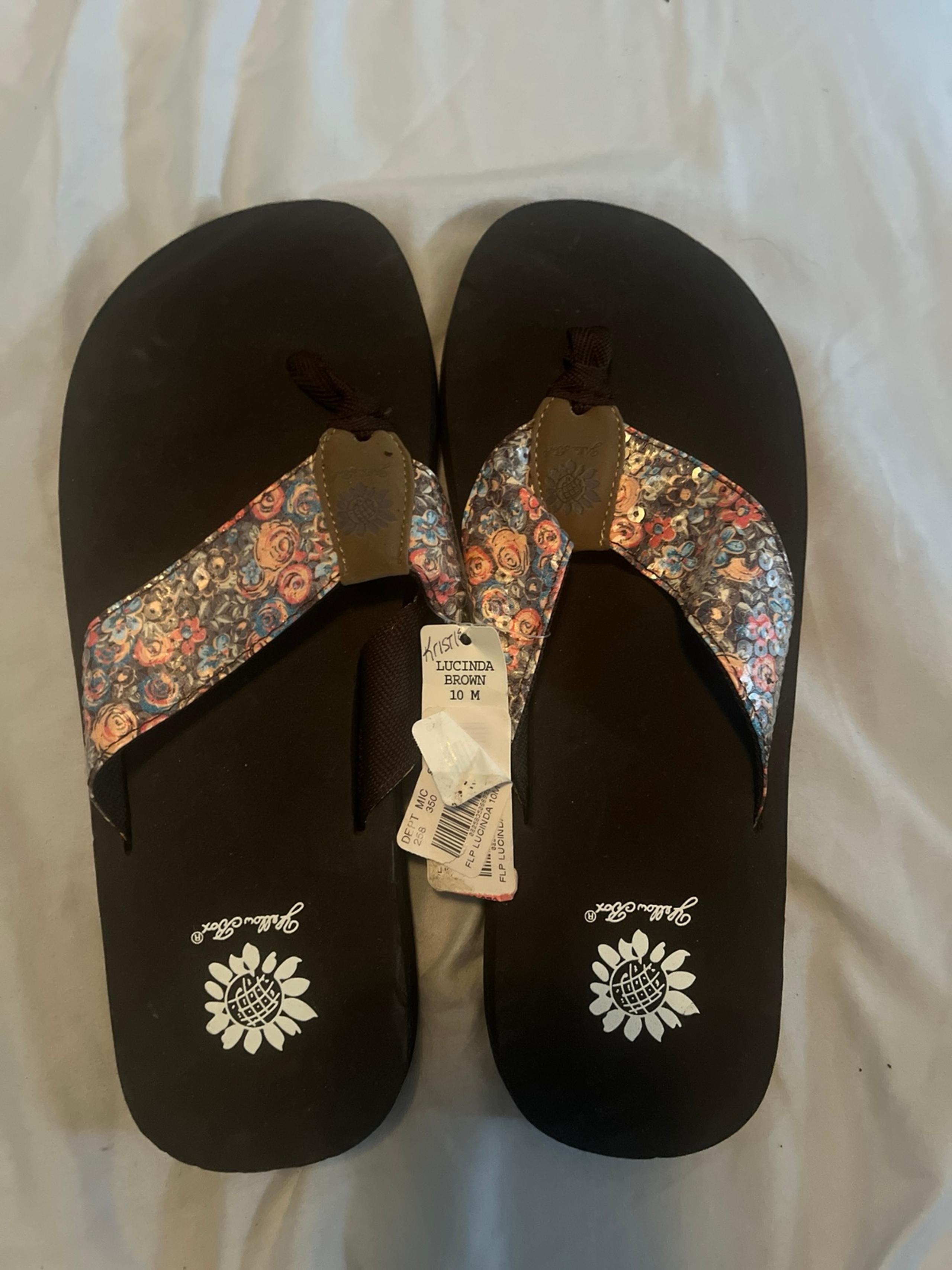 Women’s flip flops size 10