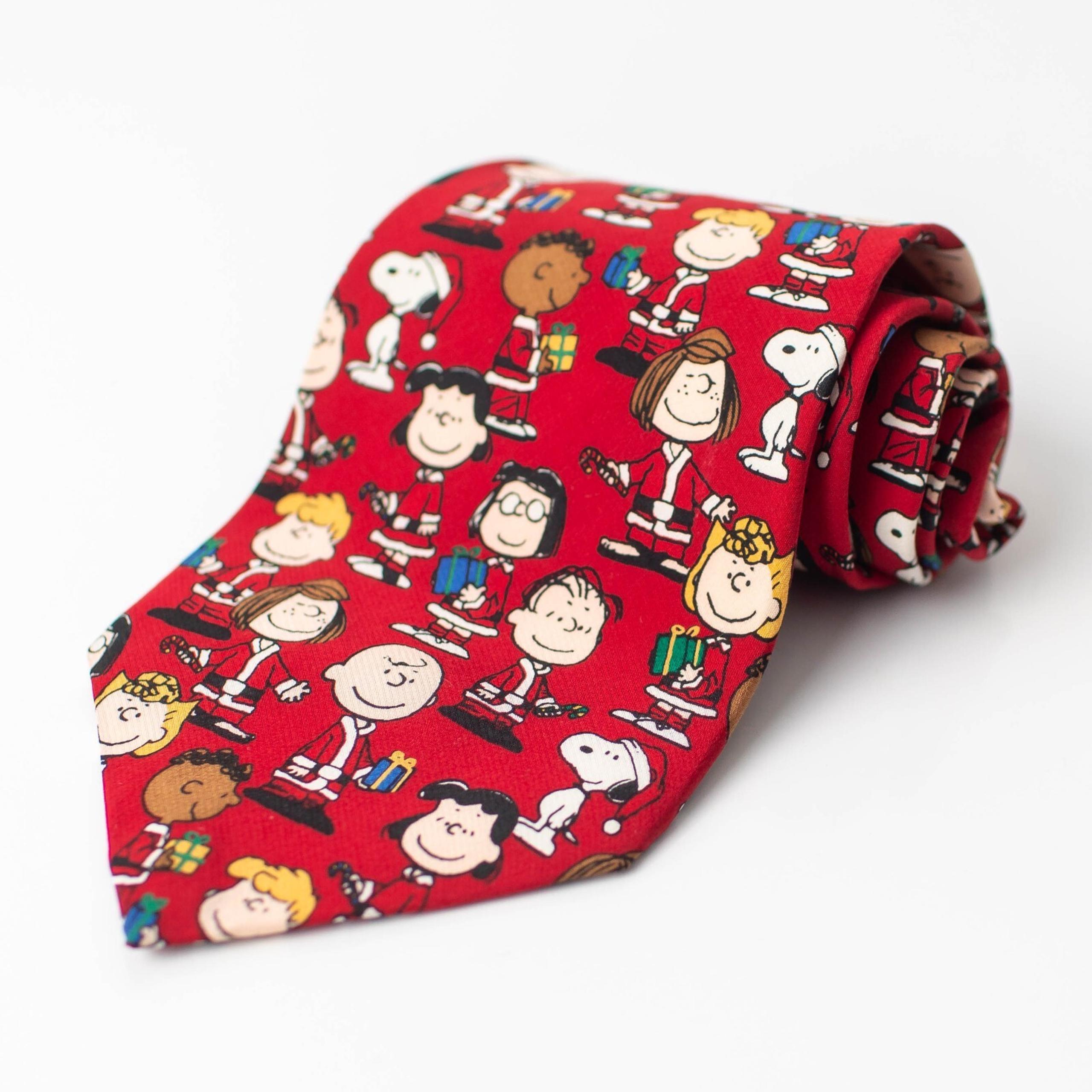 Men's Peanuts Charlie Brown Snoopy and Friends Christmas Holiday 100% Silk Tie