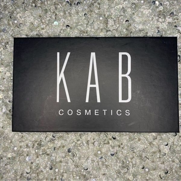 Kab Cosmetics DAY + NIGHT EYESHADOW PALETTE