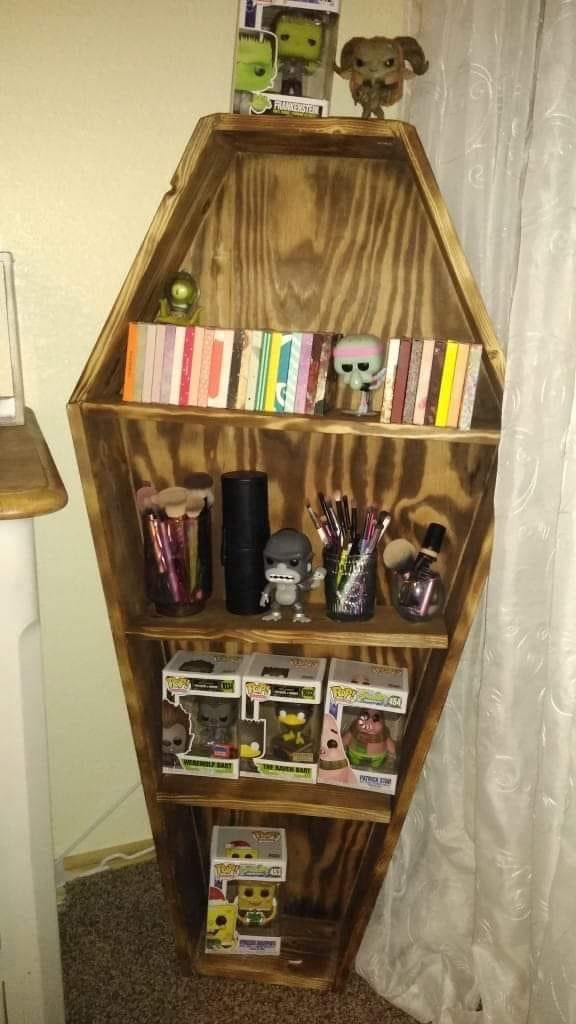 Makeup pallet storage shelf