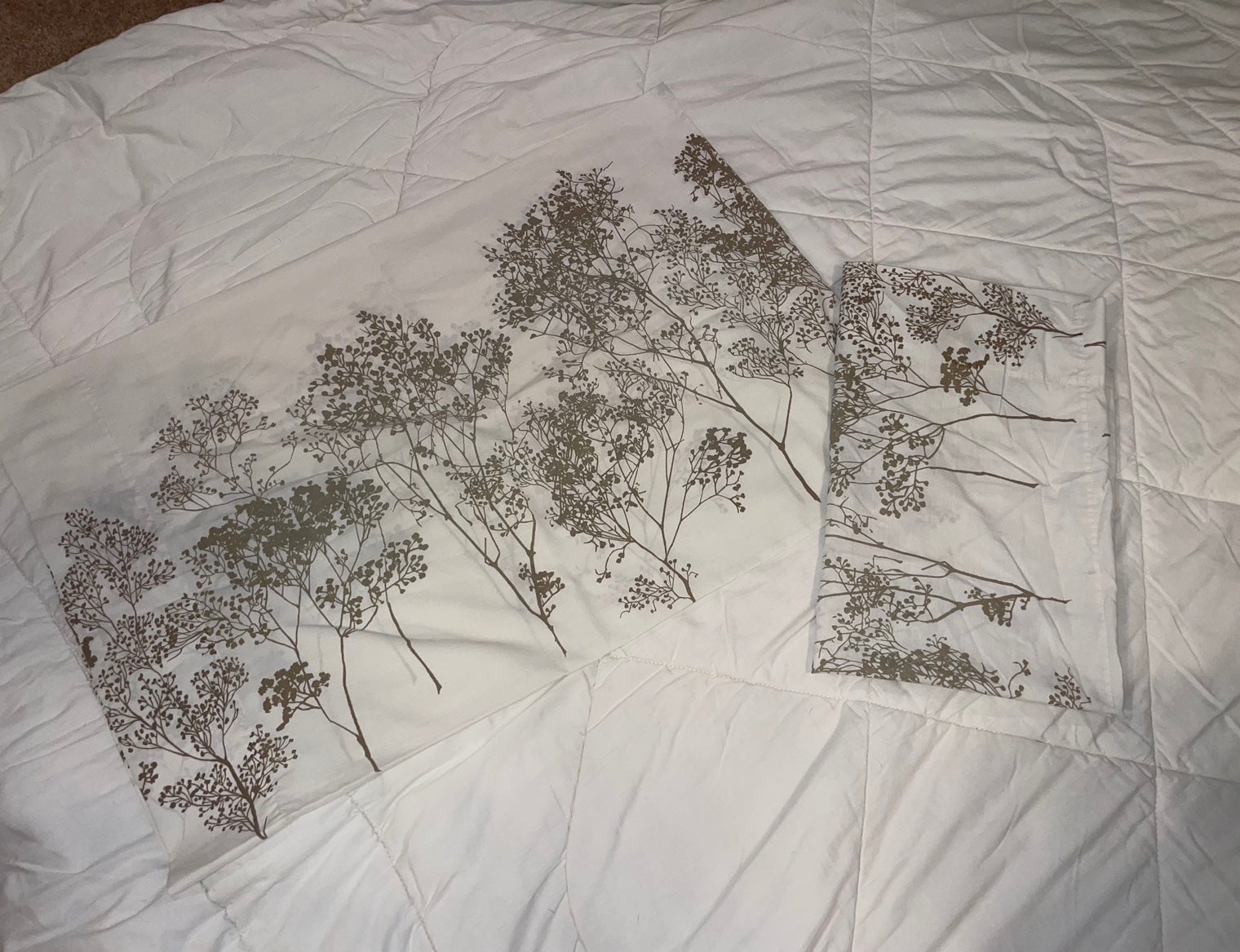 Set of 2 beautiful vintage standard pillowcases