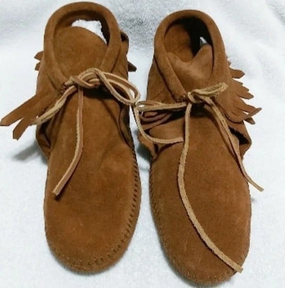 MINNETONKA MOCCASINS NWOT/NIB