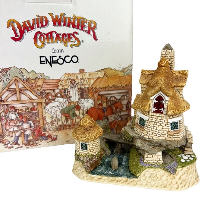David Winter Cottages Avebury Crossing D1180 - 2002 Guild Member Only in Box