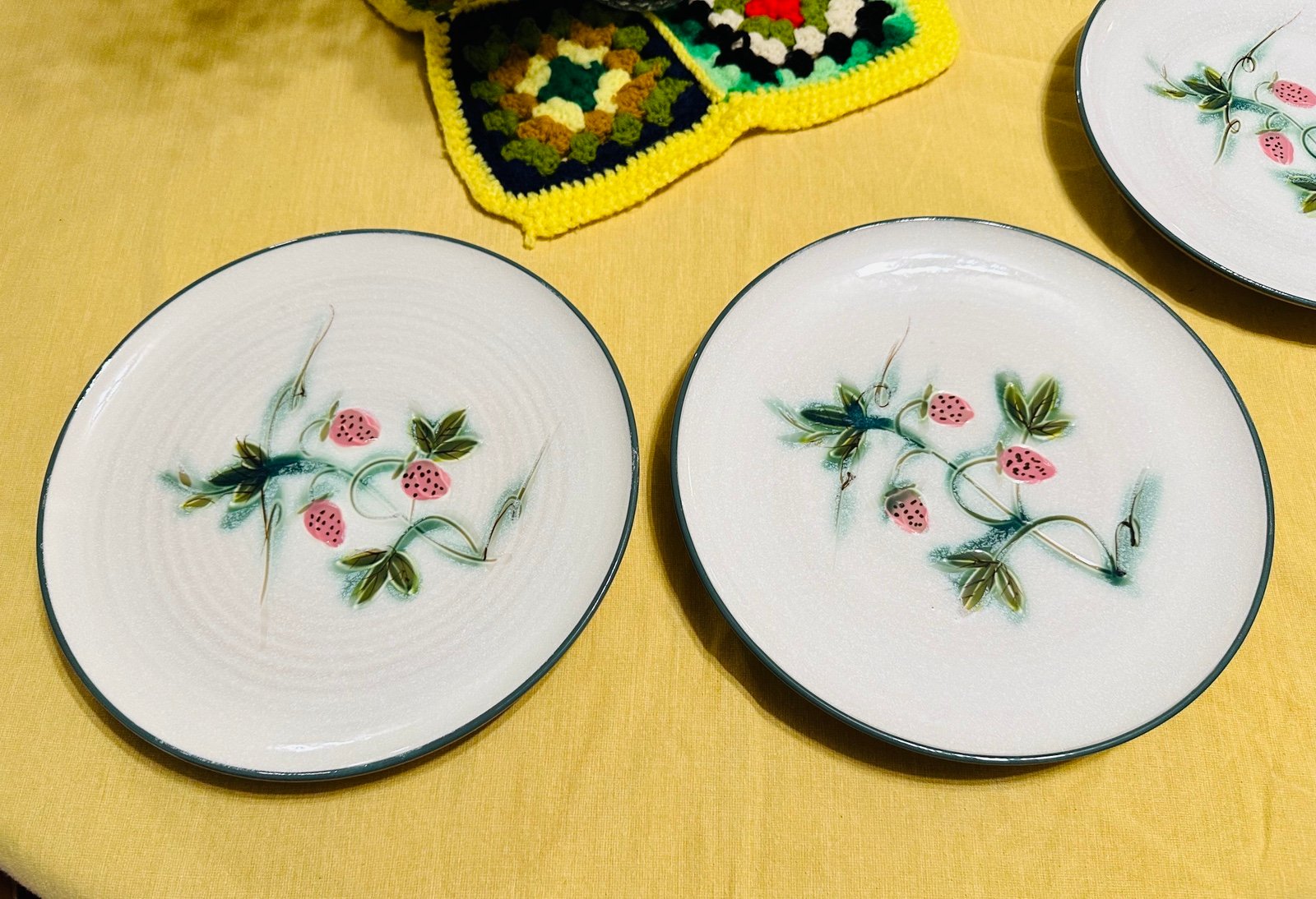 Ichigo Farcrest Ware Japan- Stoneware Strawberry Dinner Plates - lot of 8