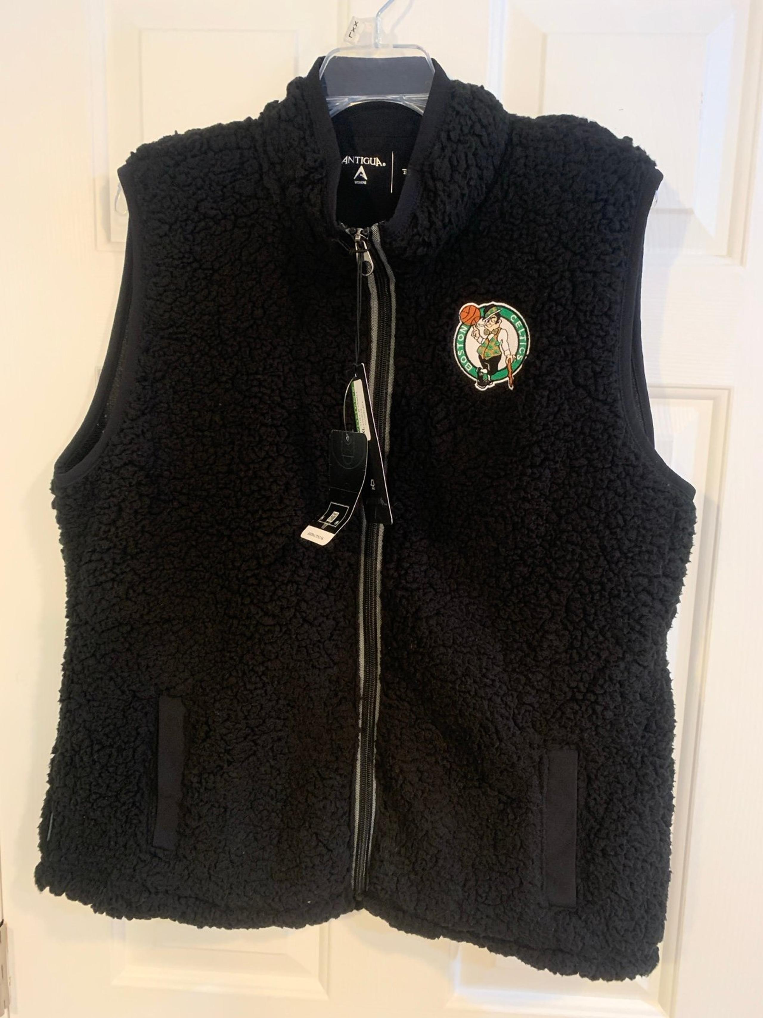 NWT women’s Boston Celtics Sherpa like zip up vest XXL.