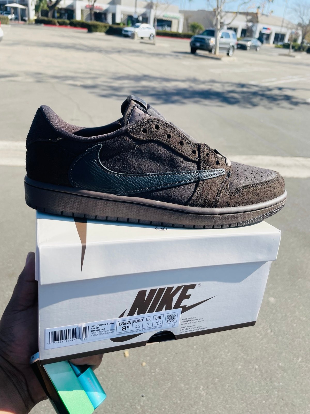 Jordan 1 x travis scott velvet brown size 8.5m