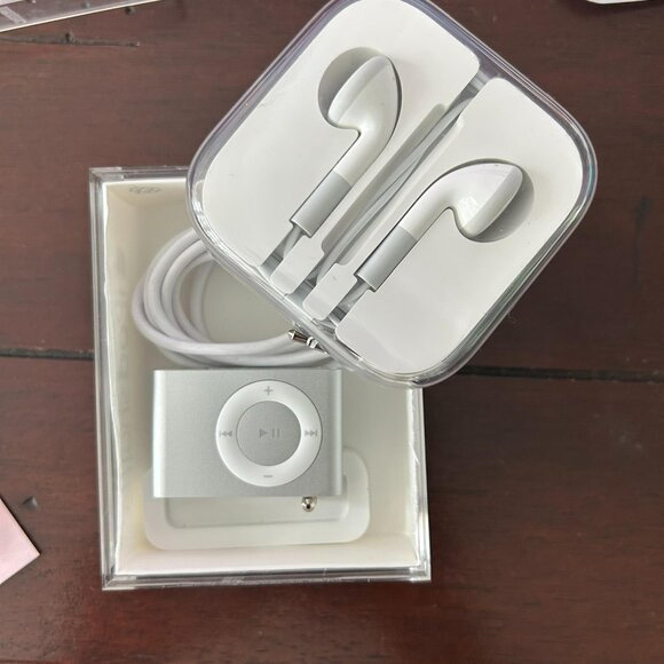 Apple iPod Shuffle 2nd Generation 1gb Silver Model A1204
