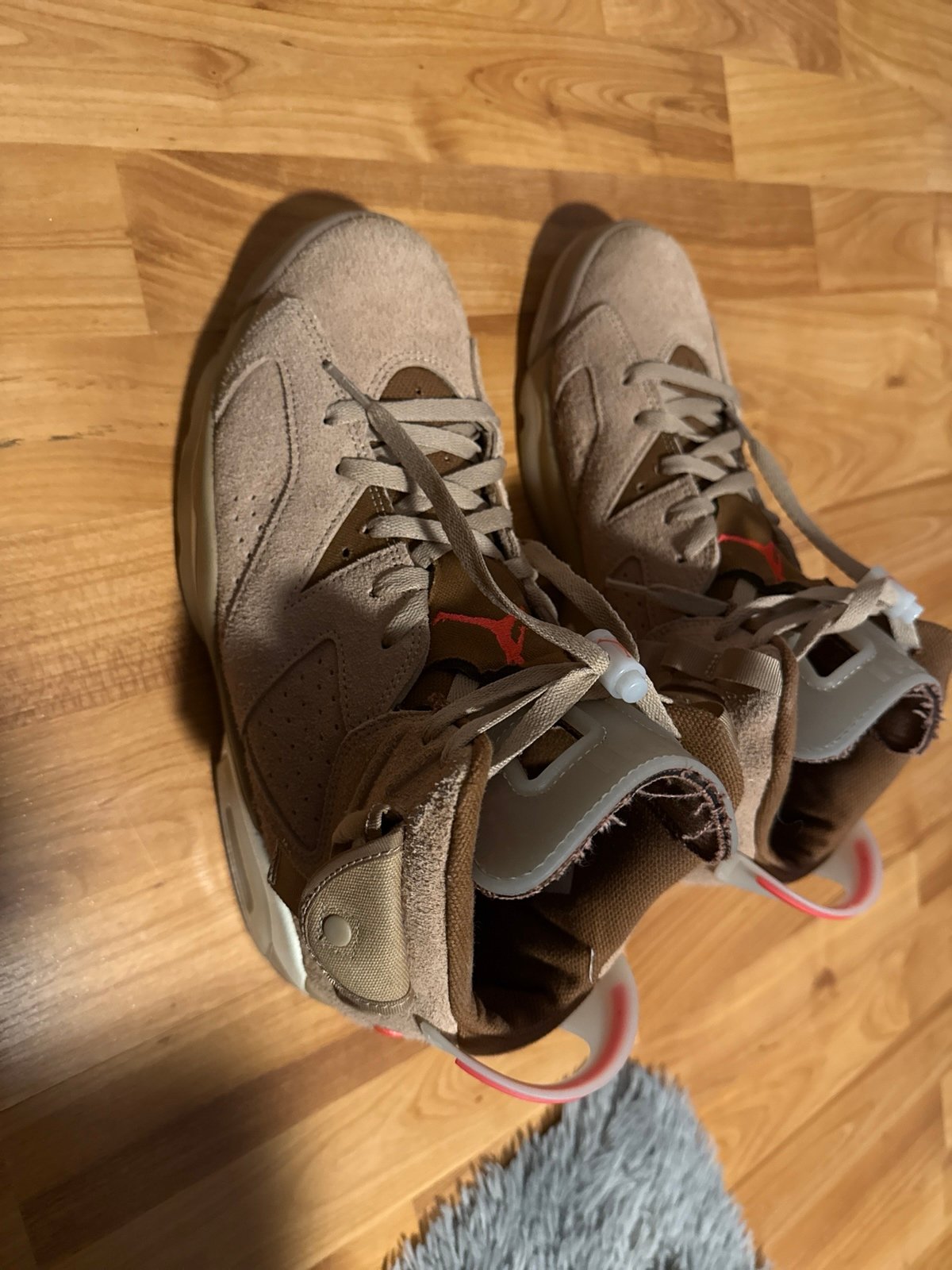 Jordan 6 Travis Scotts