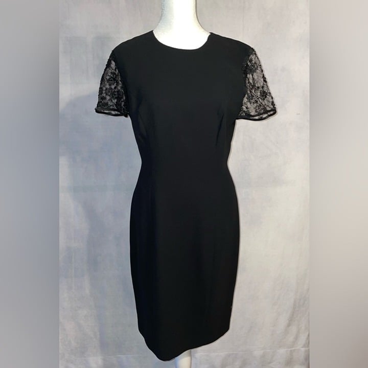 Vintage Donna Morgan women’s size 4 little black dress lace sleeves button back