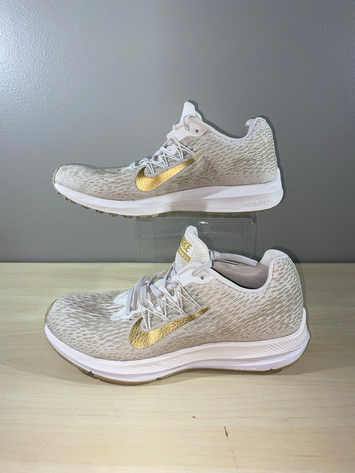 Nike zoom winflo 5 women's gold deals