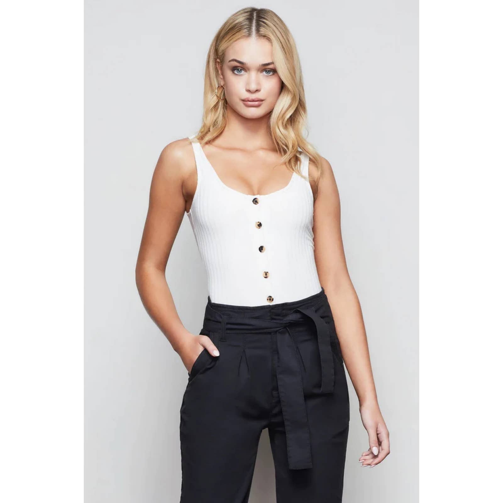 Good American Button Front Sleeveless Bodysuit in Ivory Size 3(L)