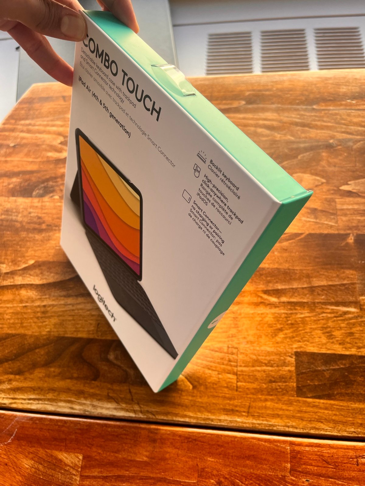 Logitech Combo Touch iPad Air 5th Gen