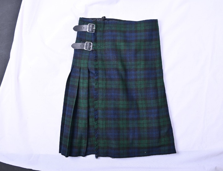 Tartan Kilt Black Watch 8 Yards Acrylic Wool Scottish Dress Size 34