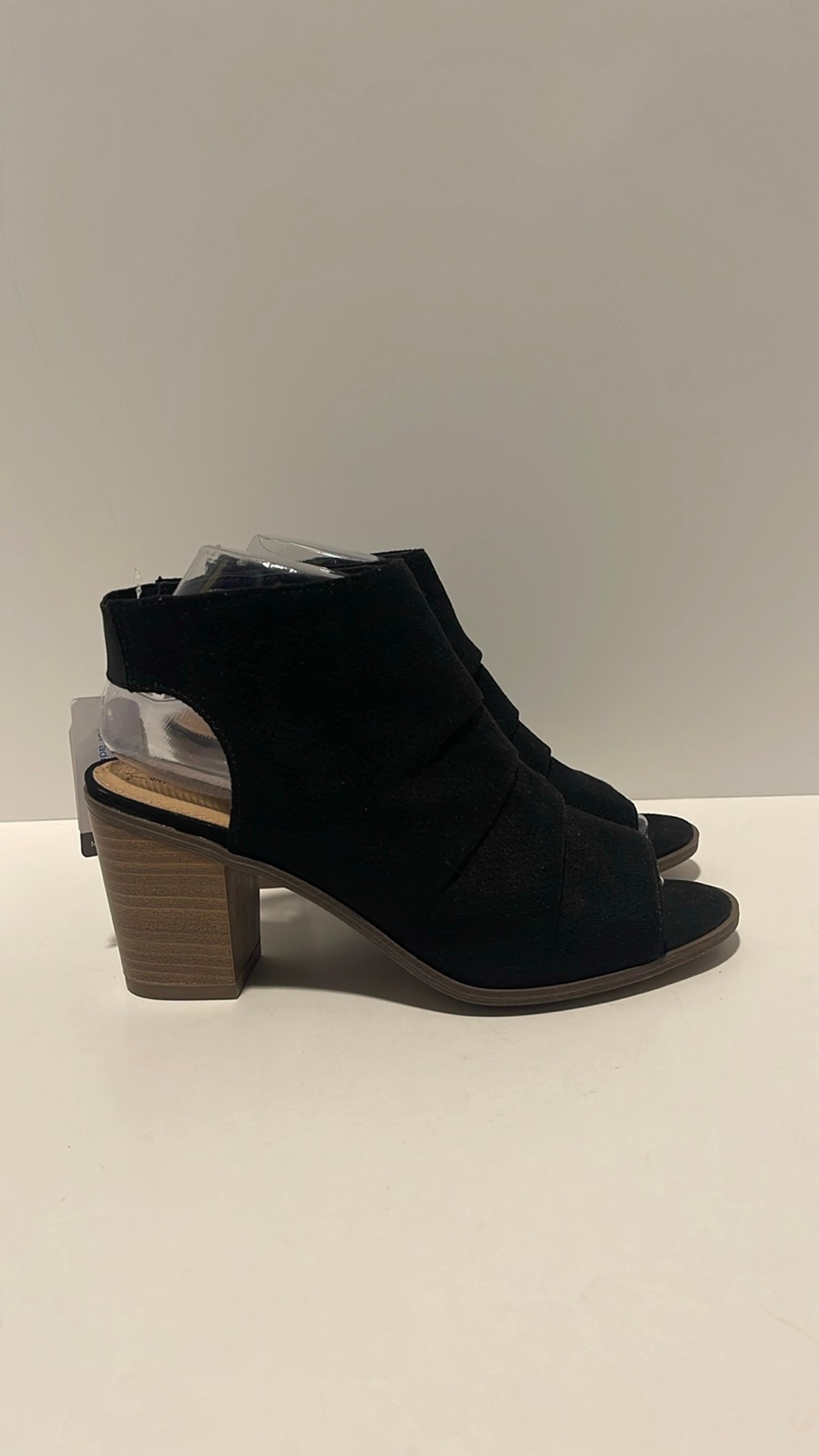 NWT - Time and Tru Peep Toe Block Heel Black Sandals Women’s Size 7.5W