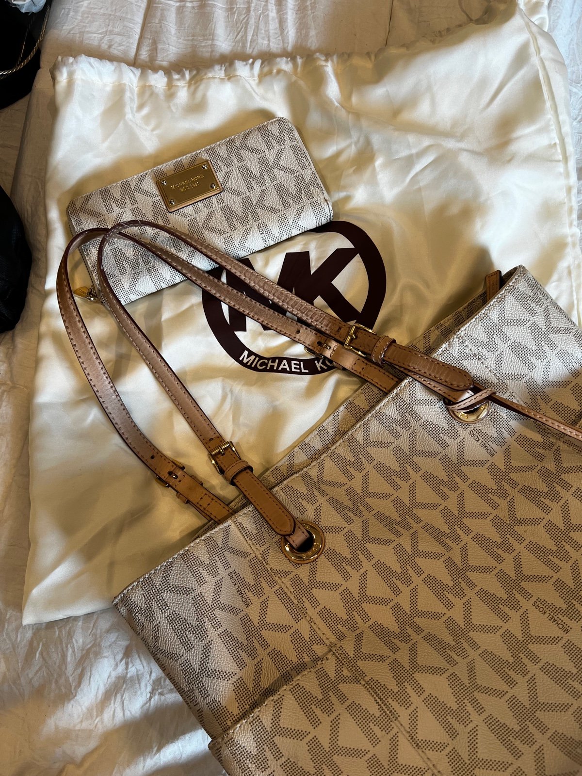 Michael Kors tote and wallet with dust bag