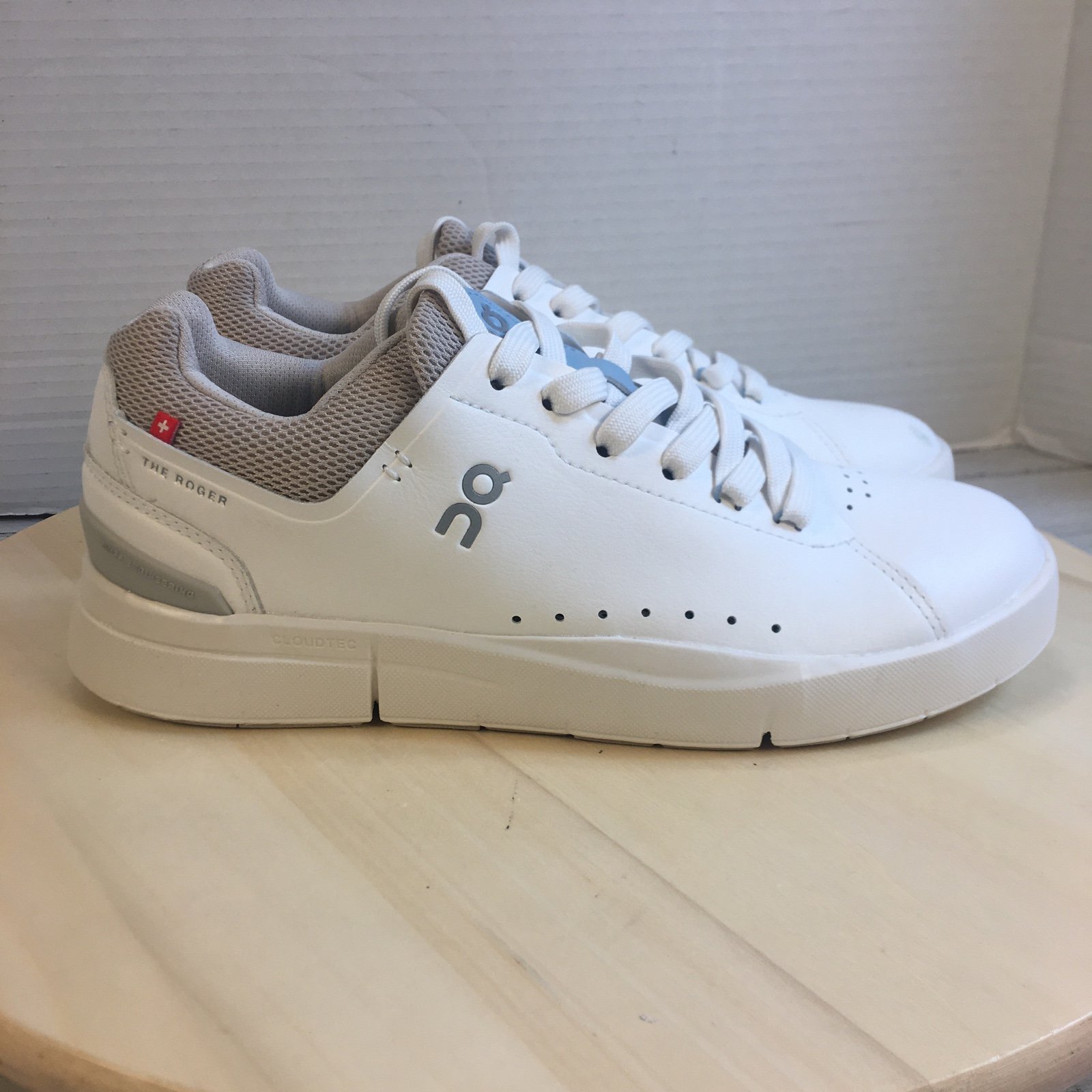 On Running The Roger Advantage Tennis Shoe Women’s Size 7 All White Athletic