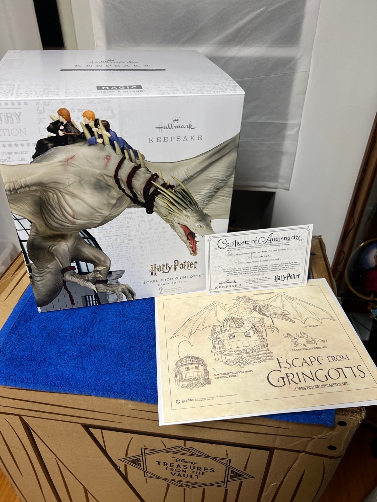 Hallmark Escape from Gringotts Exclusive Harry Potter Ornament w/COA