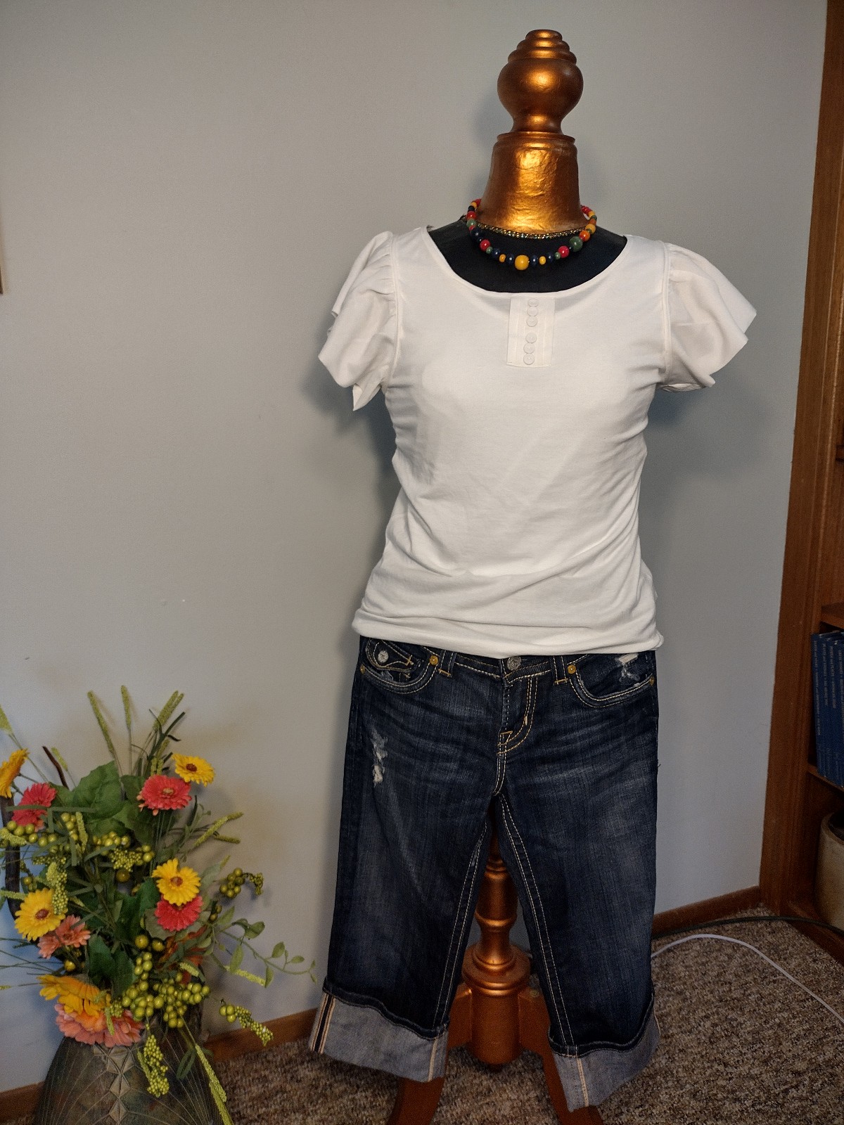 GAP Women`s Favorite dress Tee, Capri, MEK denim & beaded necklace