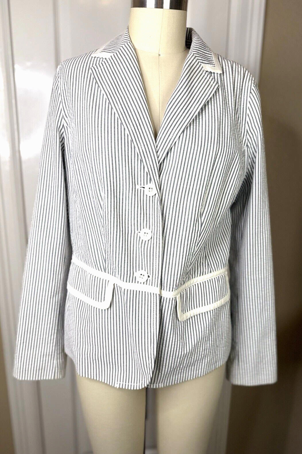 Liz Claiborne 12 Seersucker White Grey Stripes Womens Designer Blazer Jacket