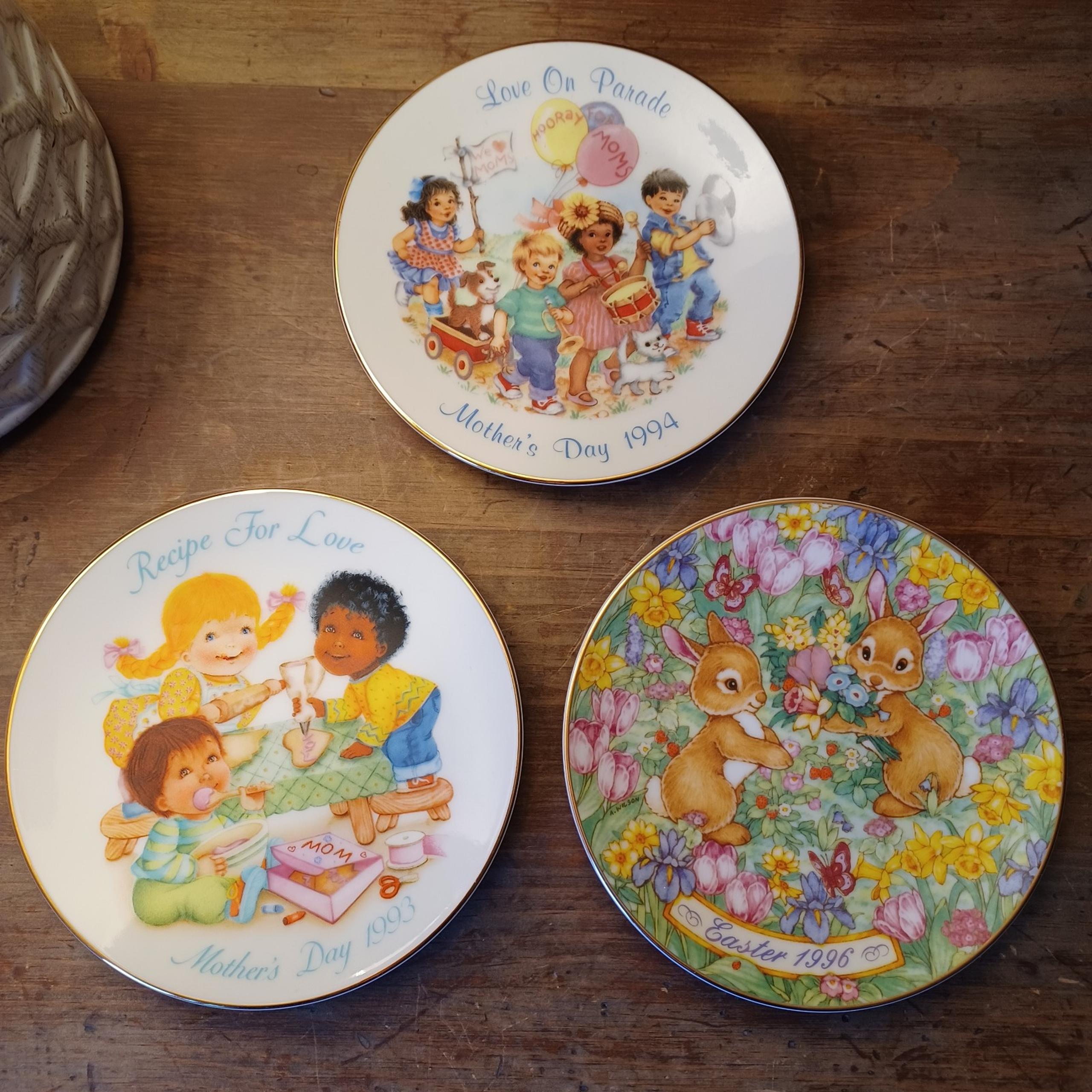 Vintage 5" Avon Porcelain w/ 22k Gold Trim Collectible Plates