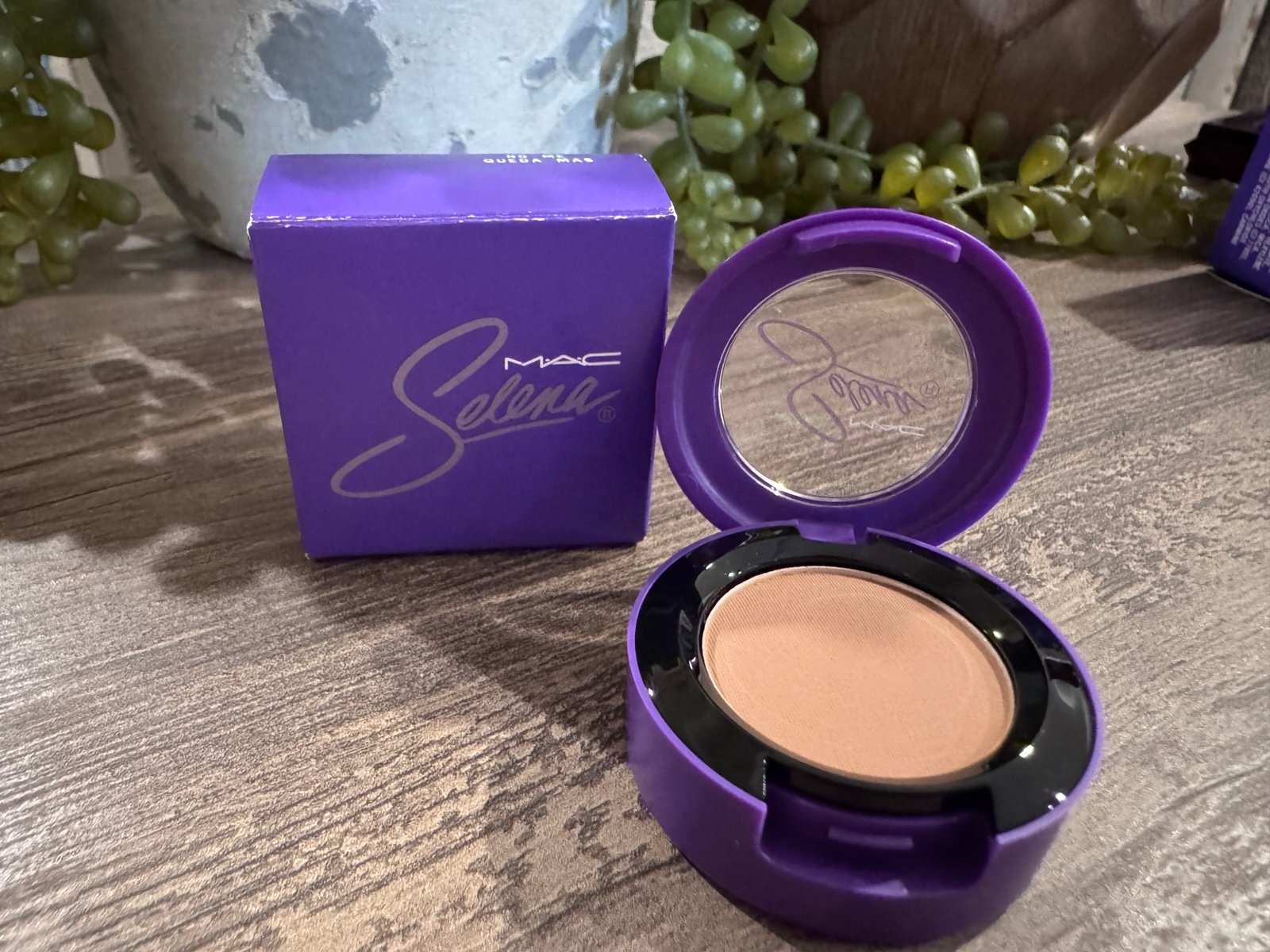 MAC x SELENA eyeshadow